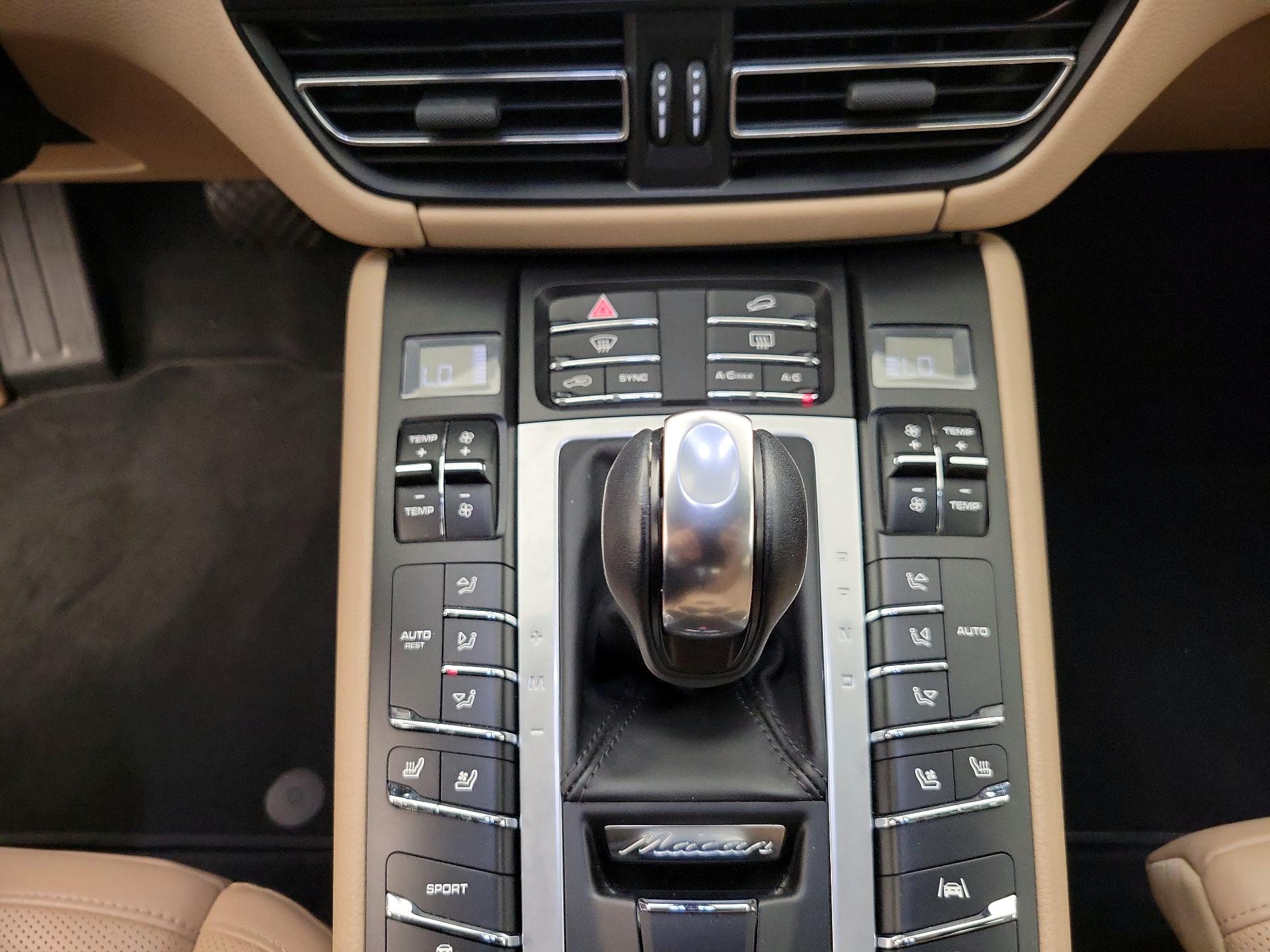 Thumbnail: 2021 Porsche Macan - 17