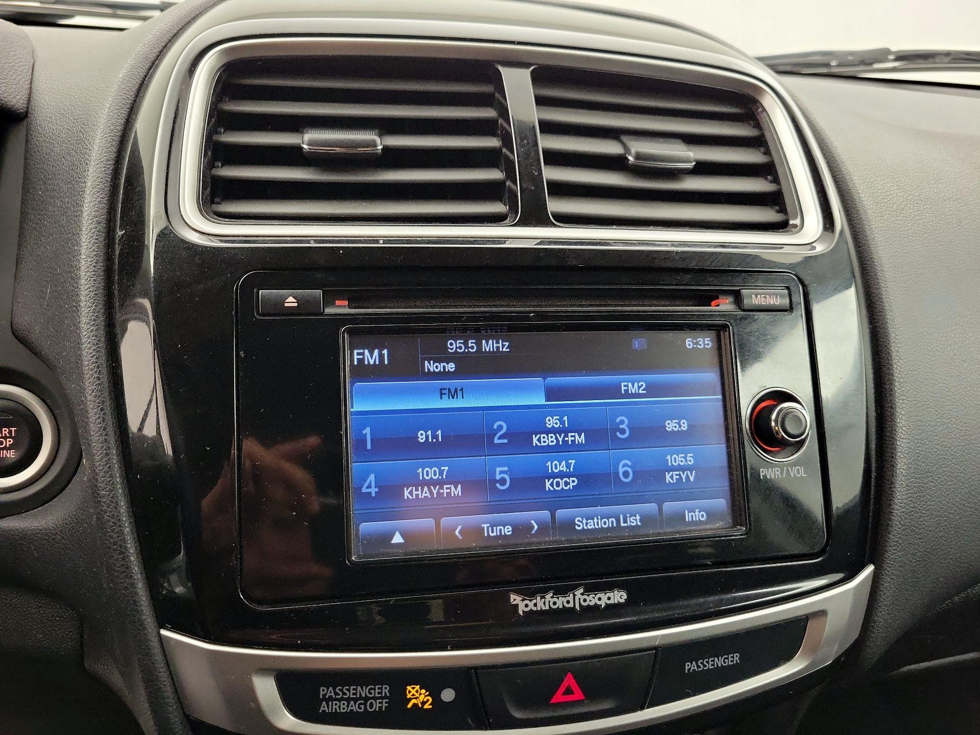 Thumbnail: 2015 Mitsubishi Outlander Sport - 15