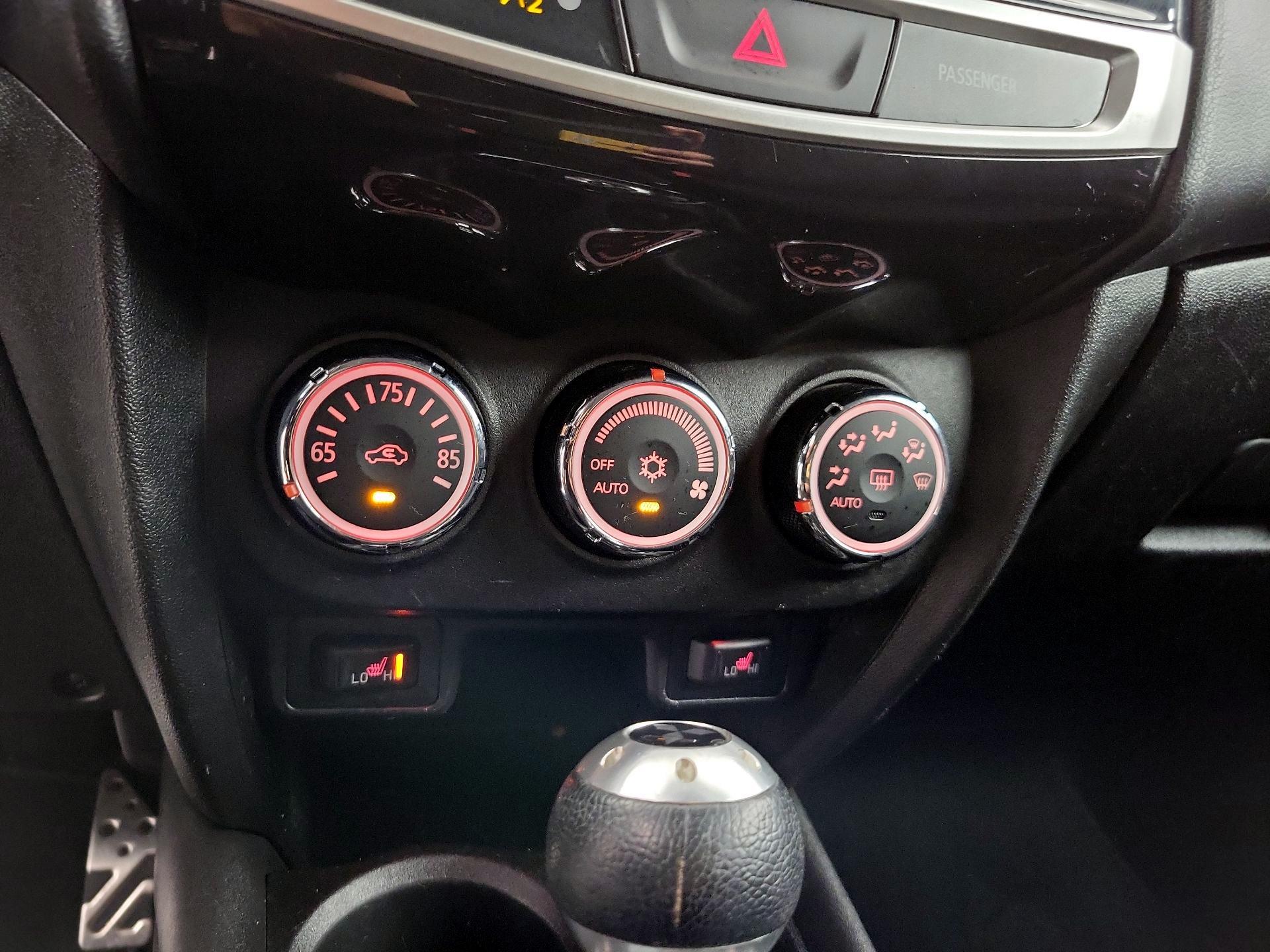 Thumbnail: 2015 Mitsubishi Outlander Sport - 16