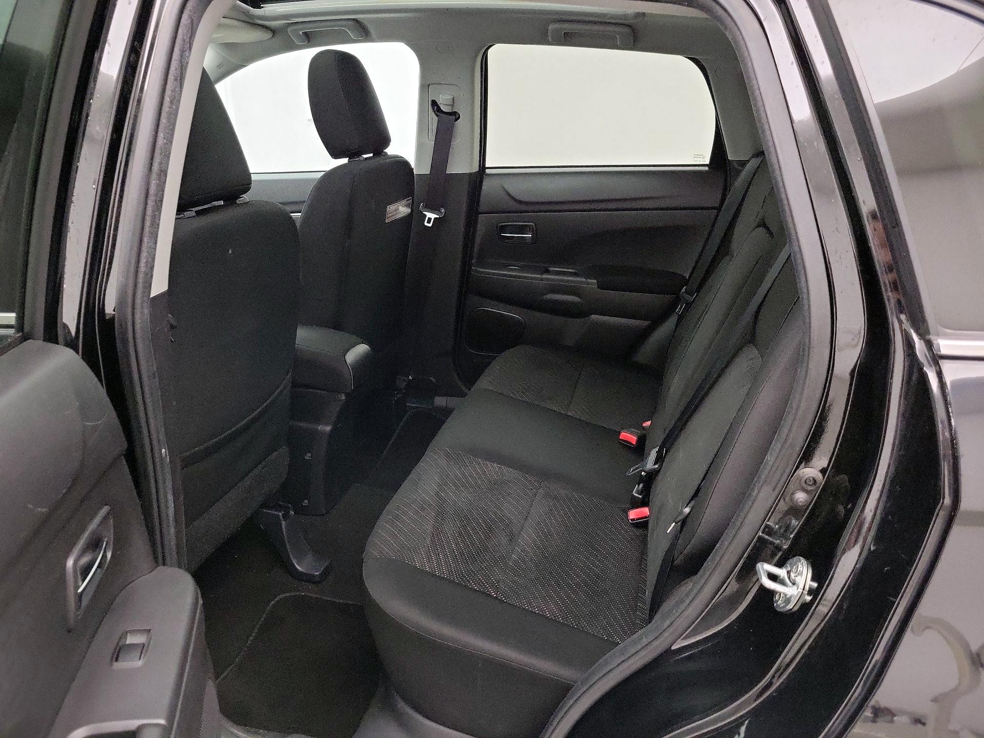 Thumbnail: 2015 Mitsubishi Outlander Sport - 20