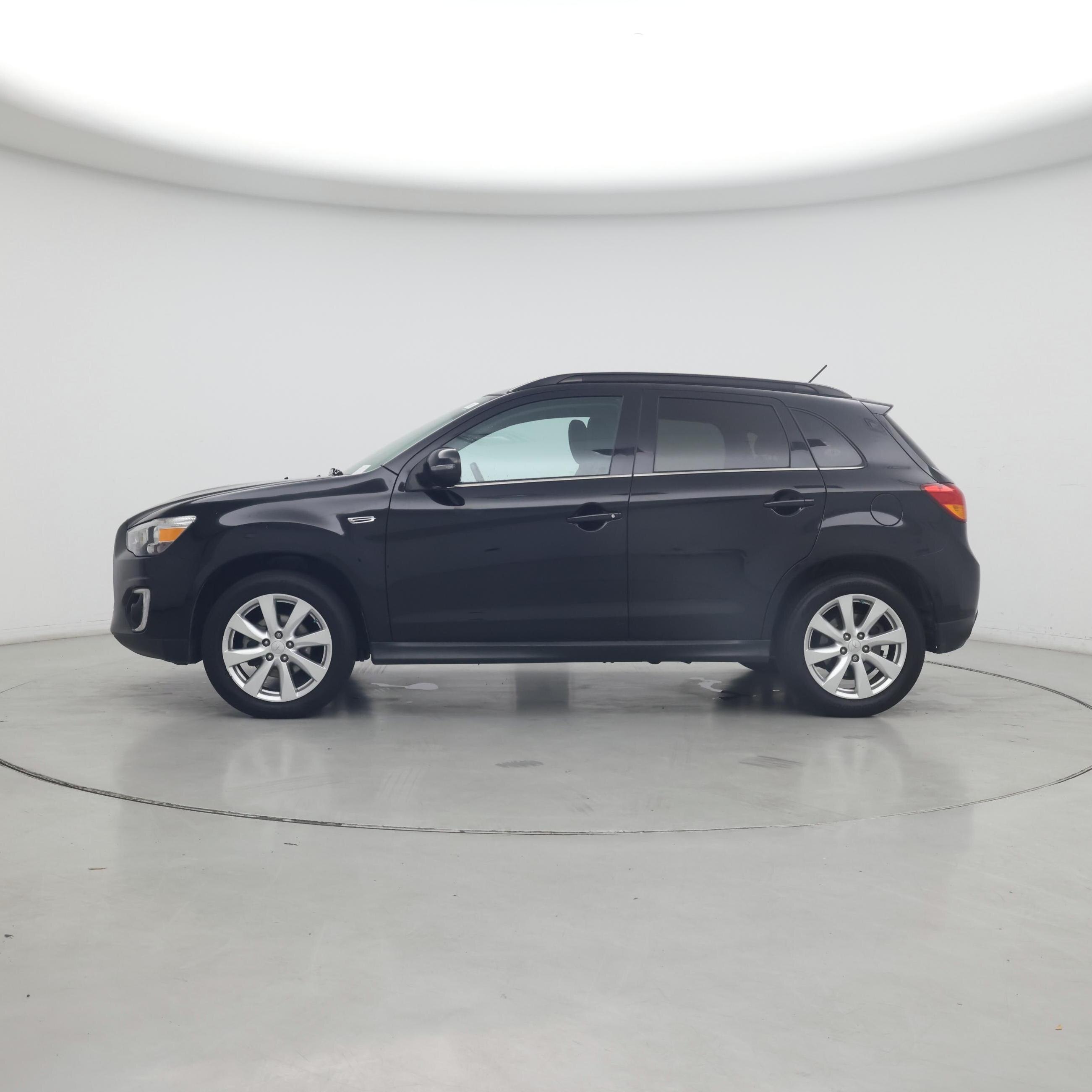 Thumbnail: 2015 Mitsubishi Outlander Sport - 3