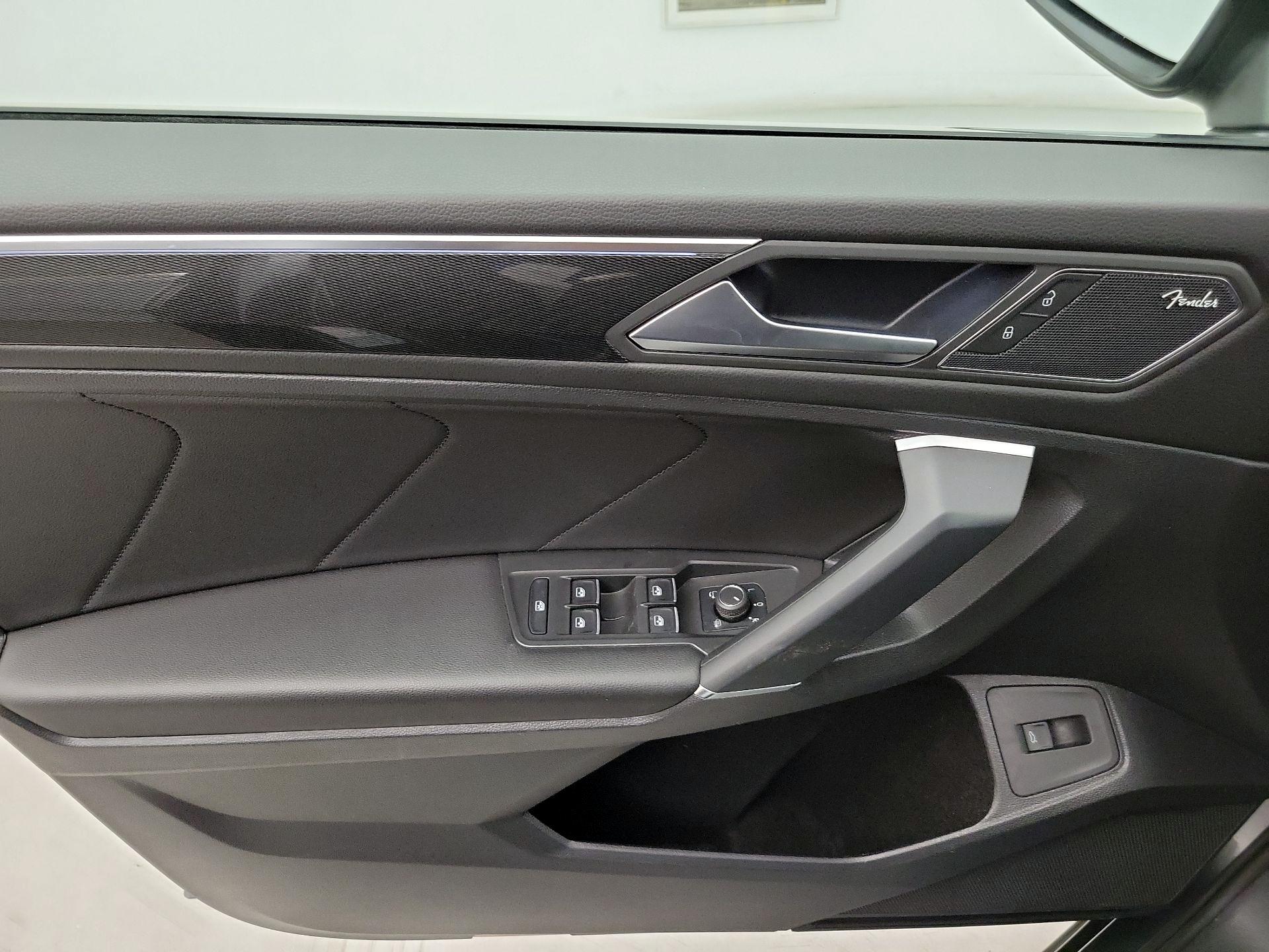 Thumbnail: 2020 Volkswagen Tiguan - 12