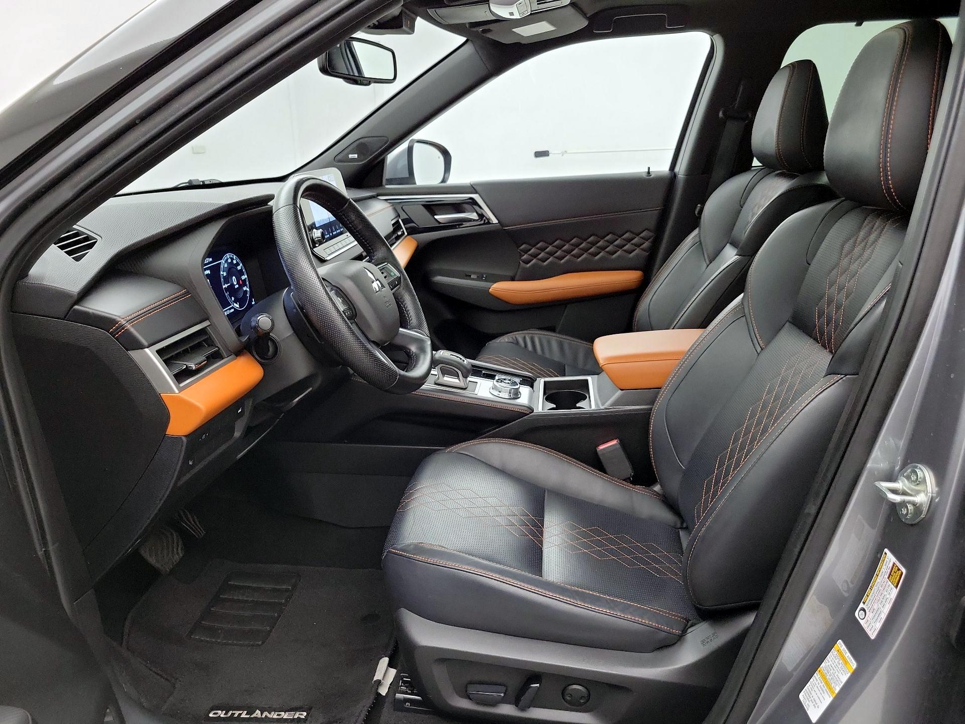 Thumbnail: 2022 Mitsubishi Outlander - 11