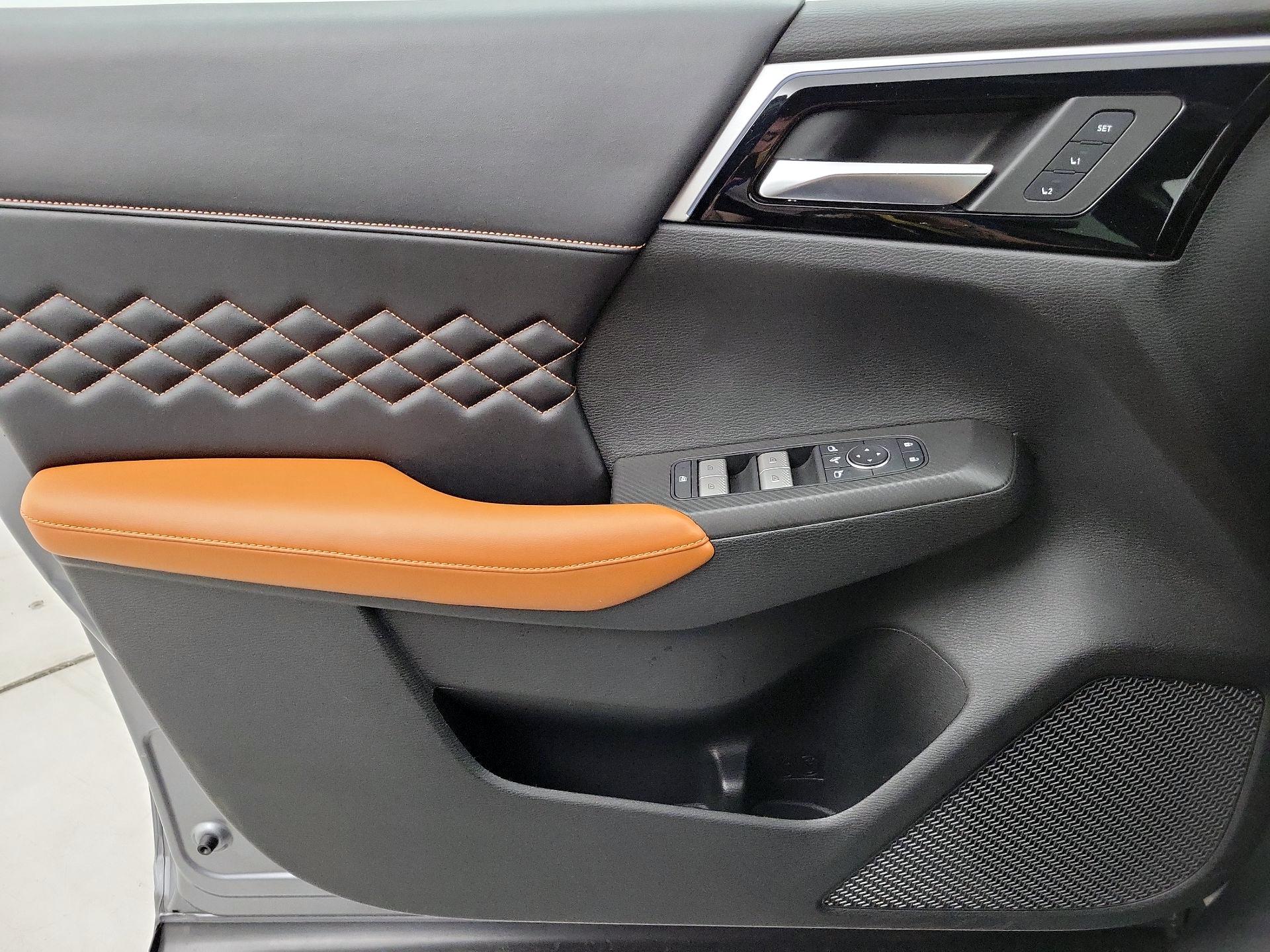 Thumbnail: 2022 Mitsubishi Outlander - 12