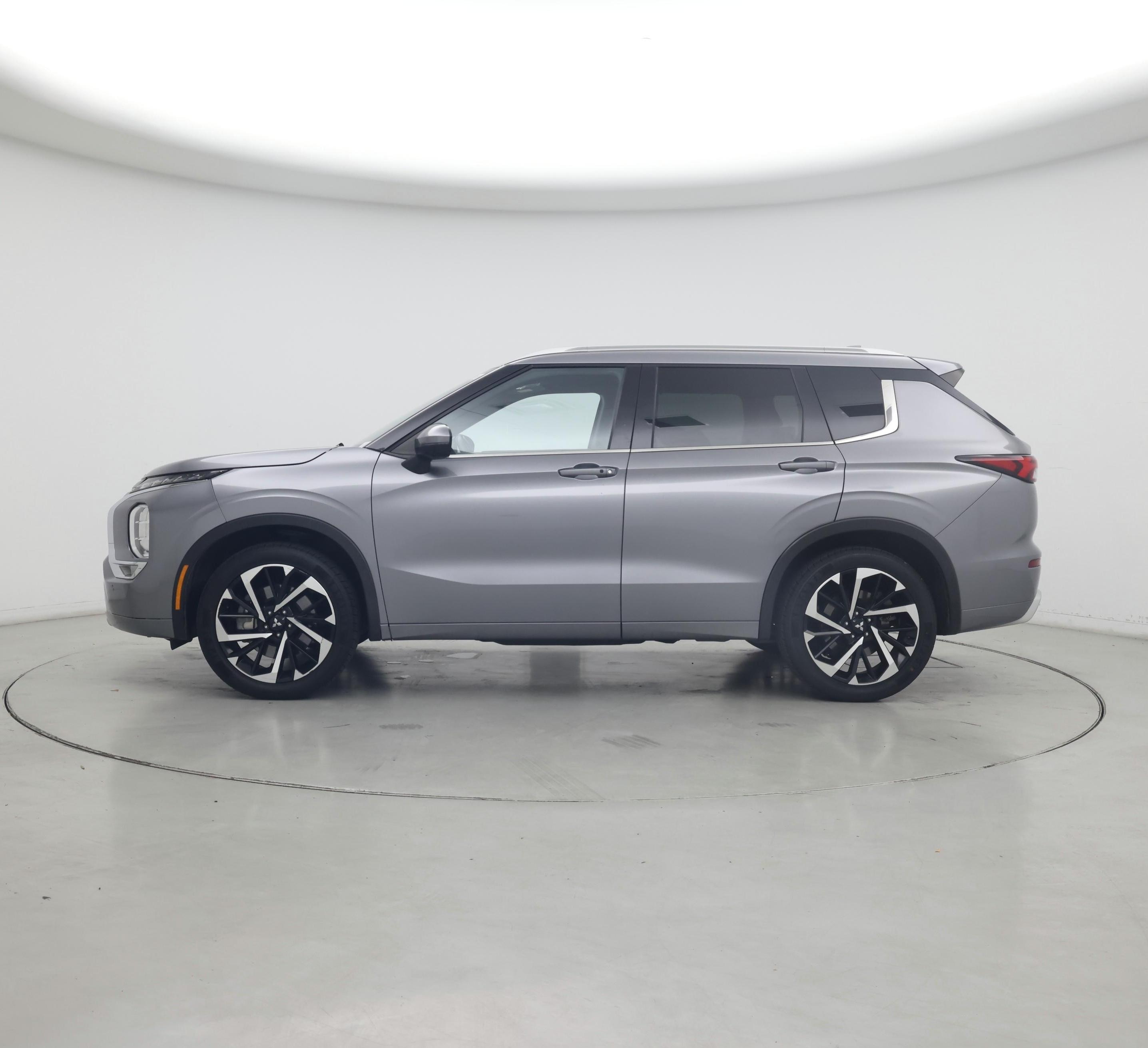 Thumbnail: 2022 Mitsubishi Outlander - 3