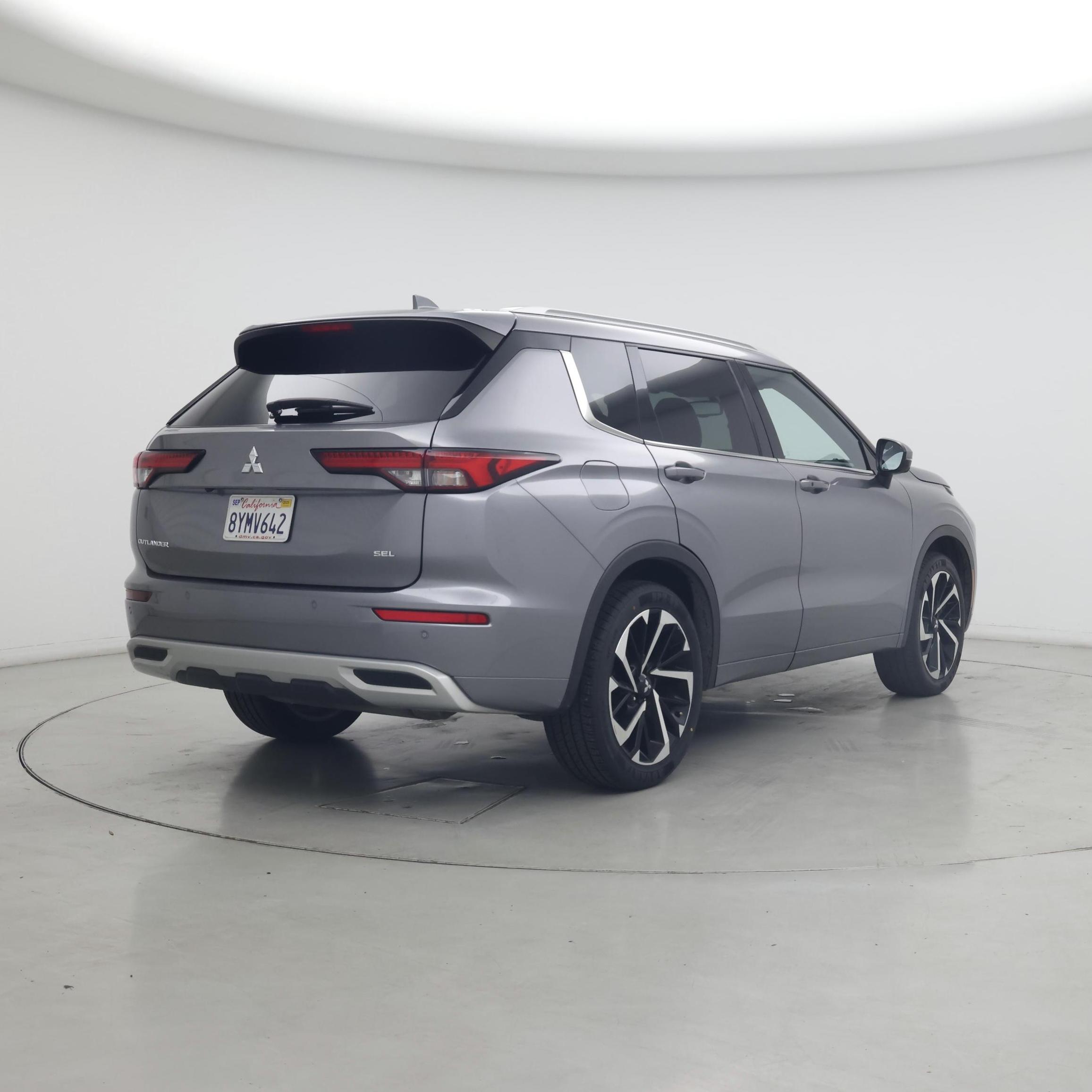 Thumbnail: 2022 Mitsubishi Outlander - 8
