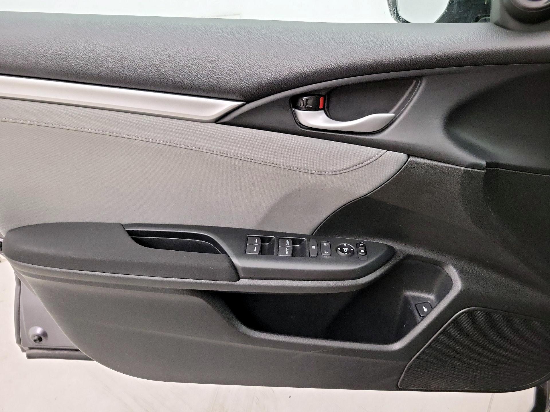 Thumbnail: 2016 Honda Civic - 12