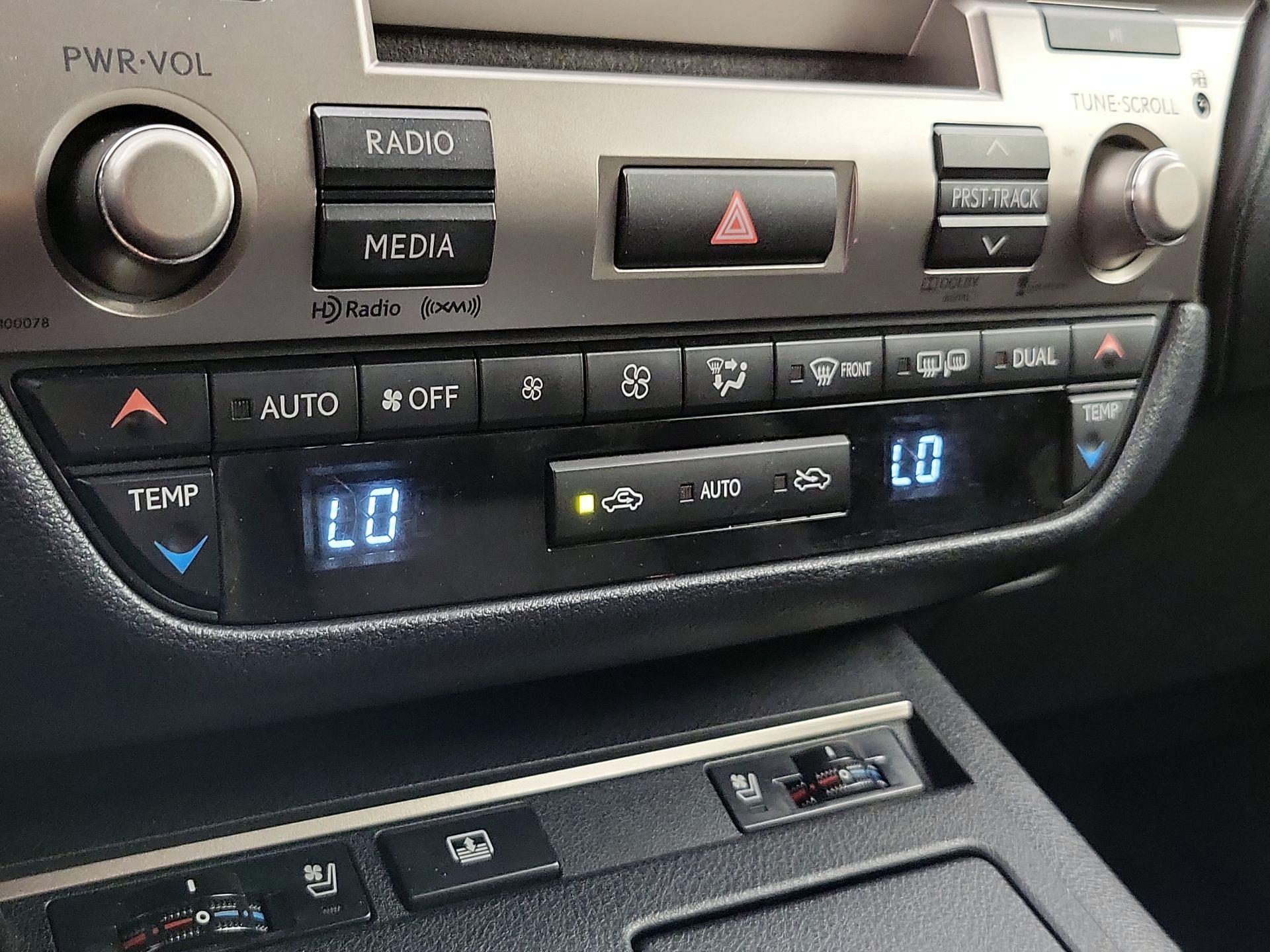 Thumbnail: 2013 Lexus ES - 17