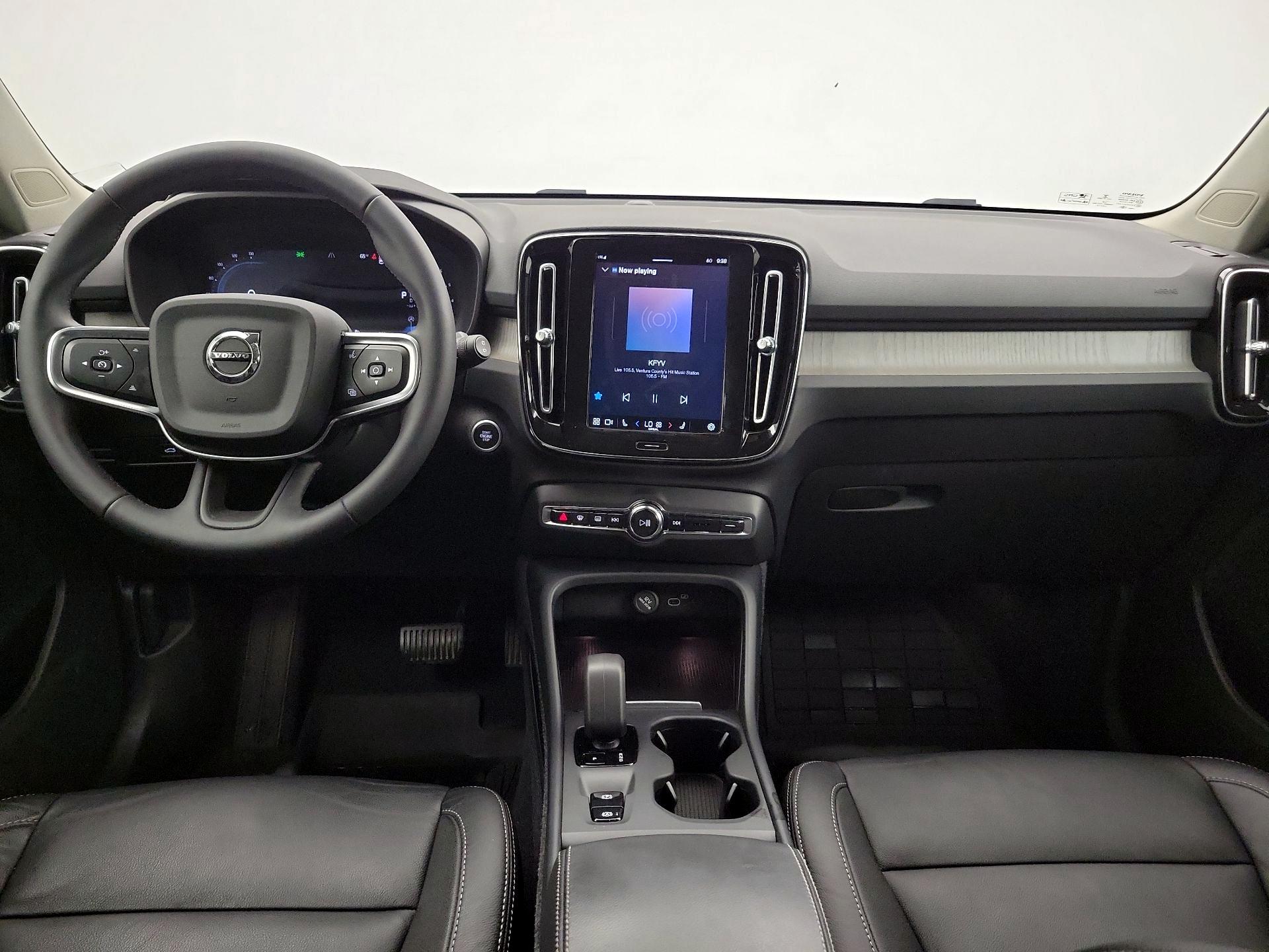 Thumbnail: 2023 Volvo XC40 - 9