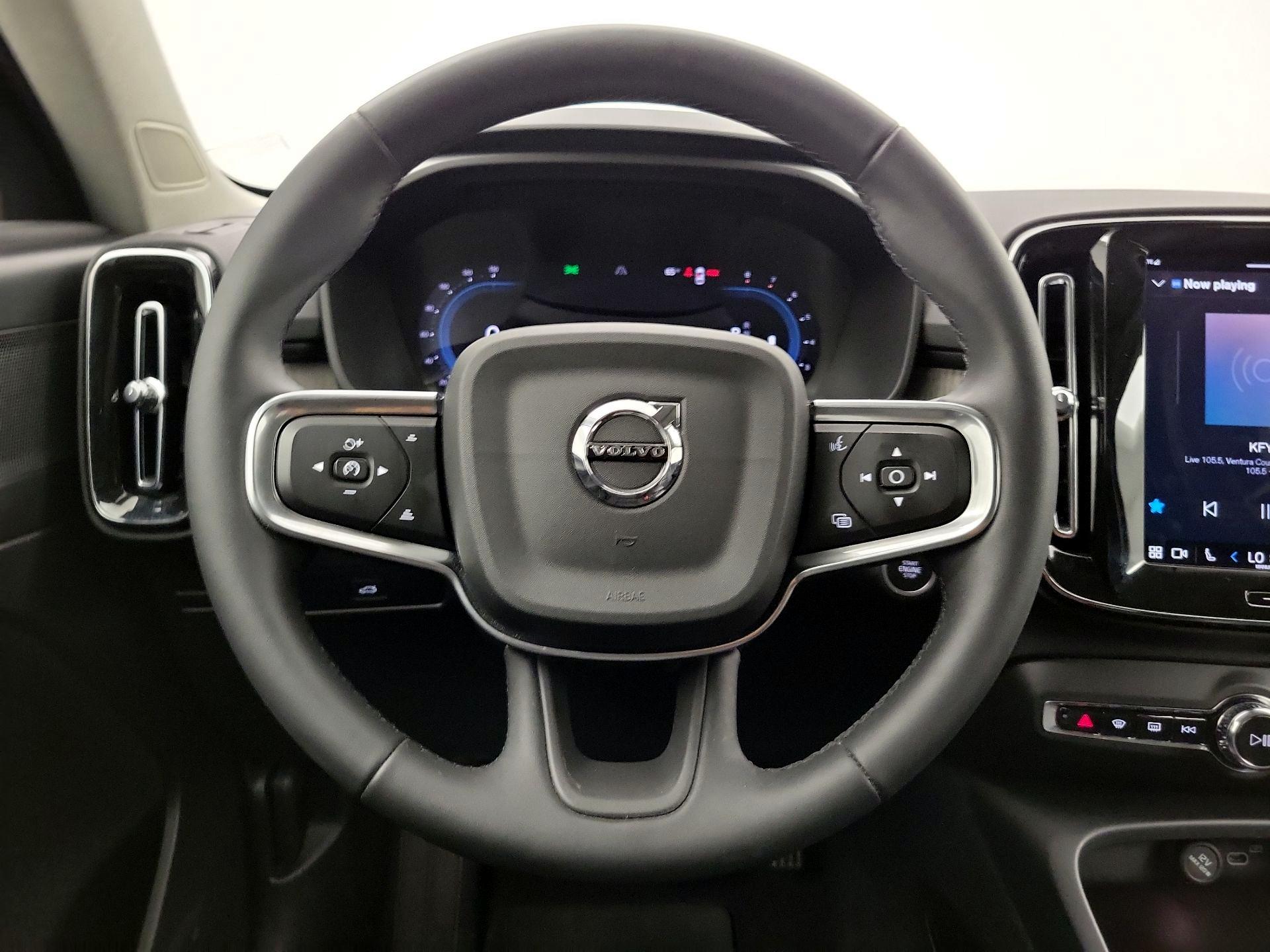 Thumbnail: 2023 Volvo XC40 - 10