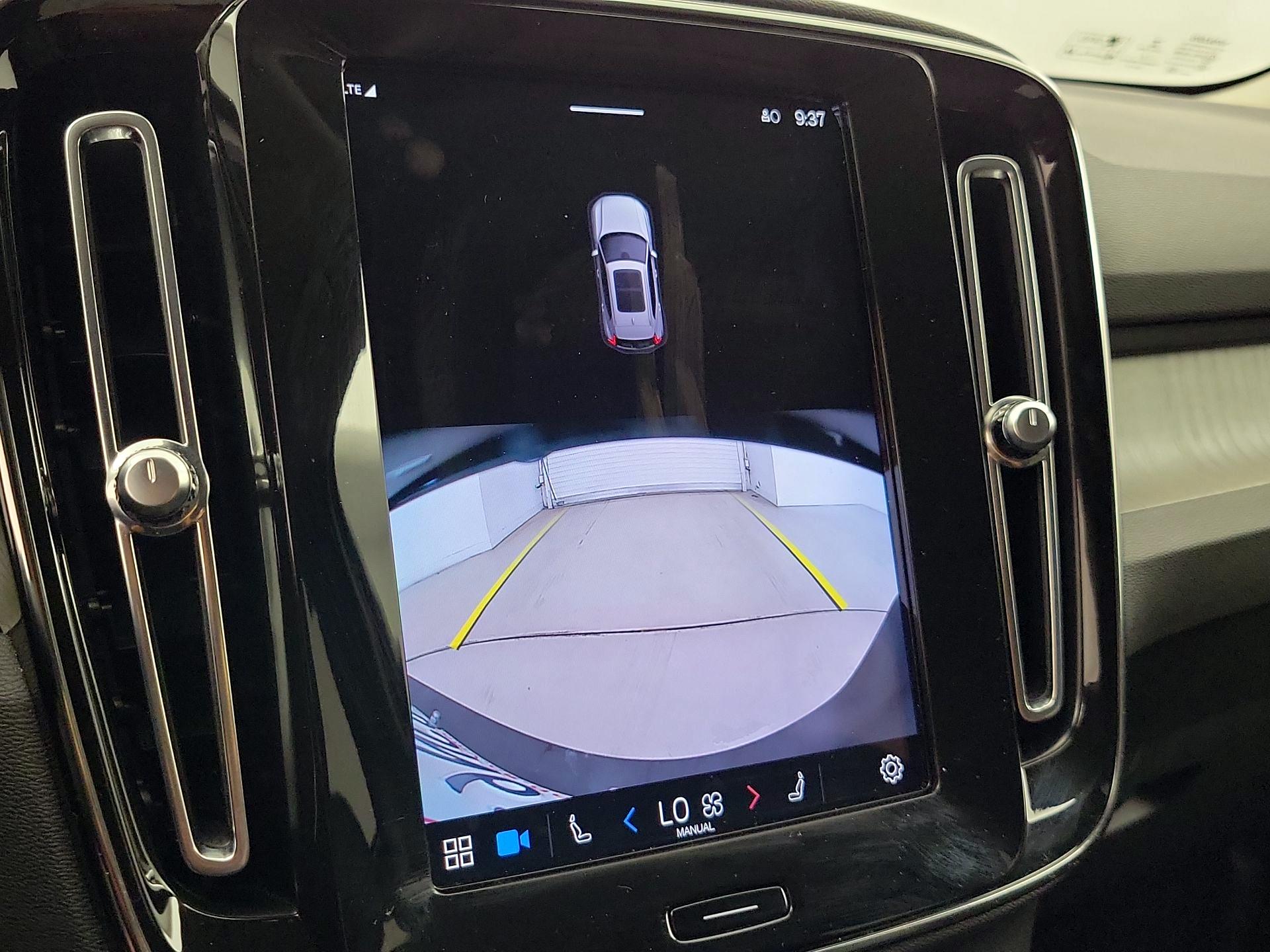 Thumbnail: 2023 Volvo XC40 - 14