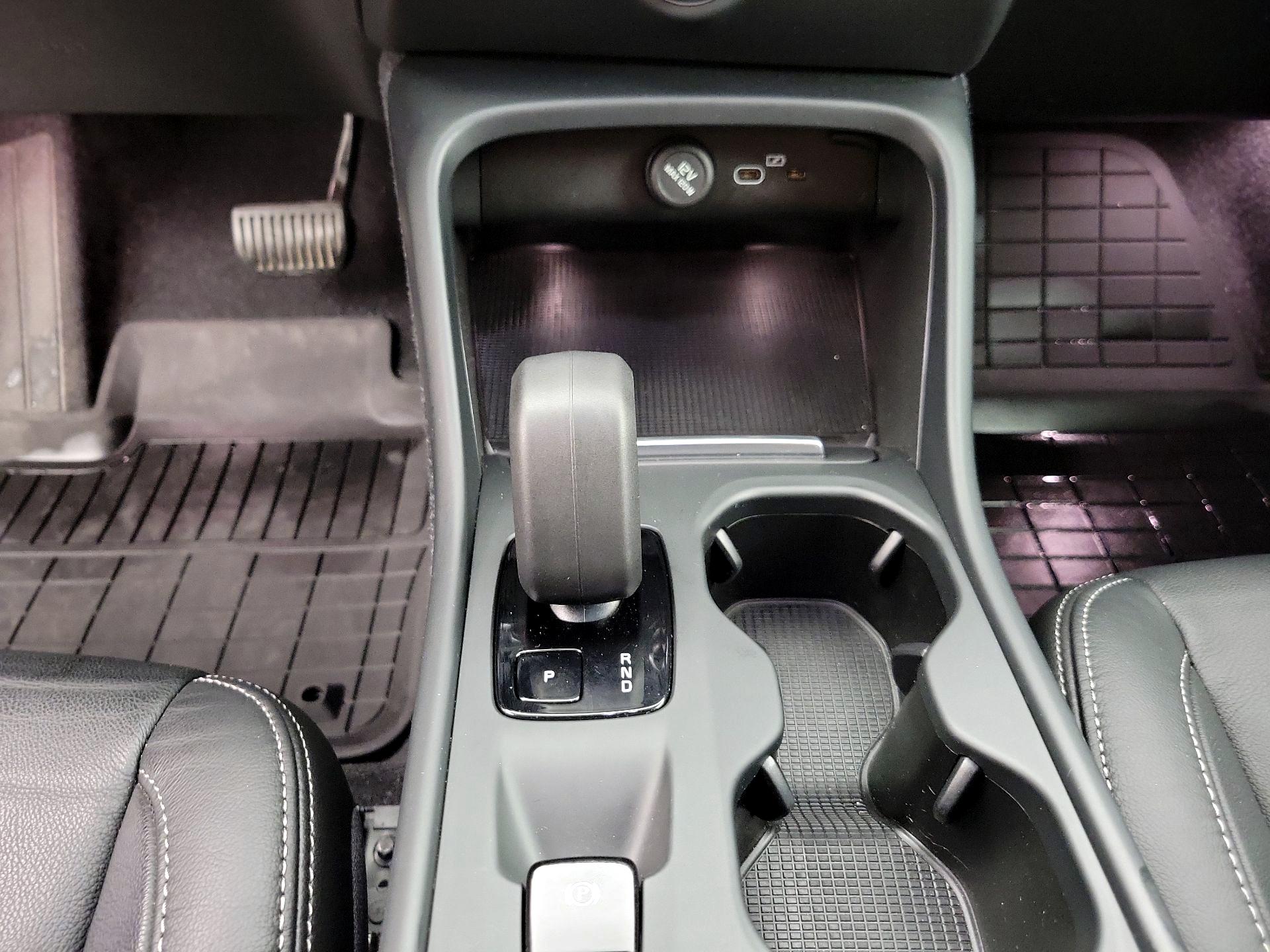 Thumbnail: 2023 Volvo XC40 - 17