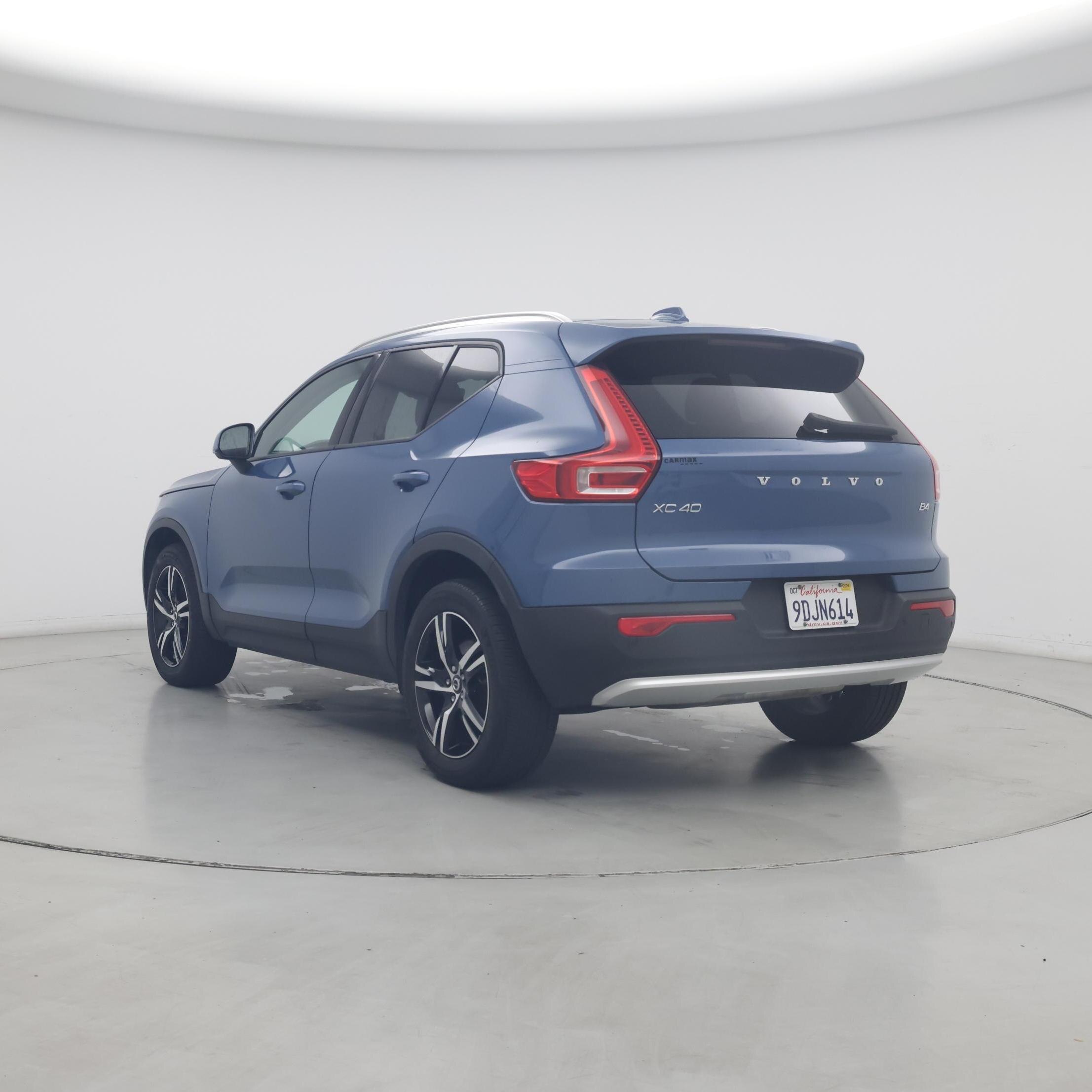 Thumbnail: 2023 Volvo XC40 - 2