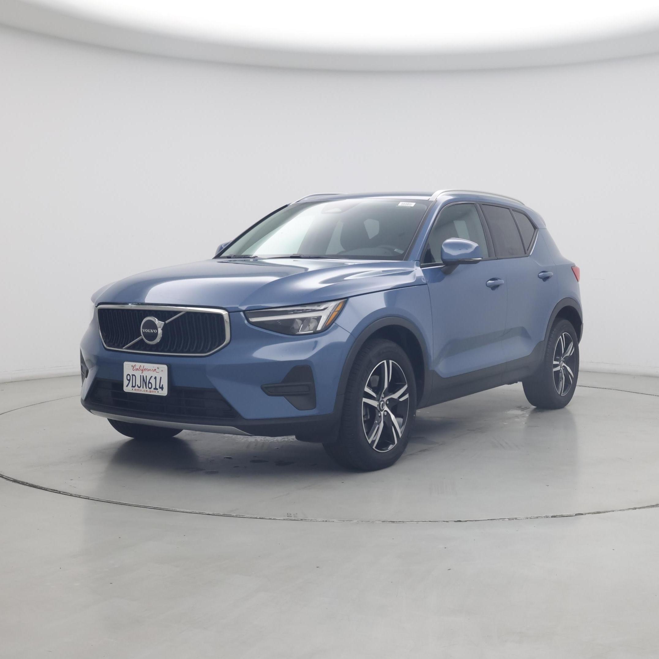 Thumbnail: 2023 Volvo XC40 - 4