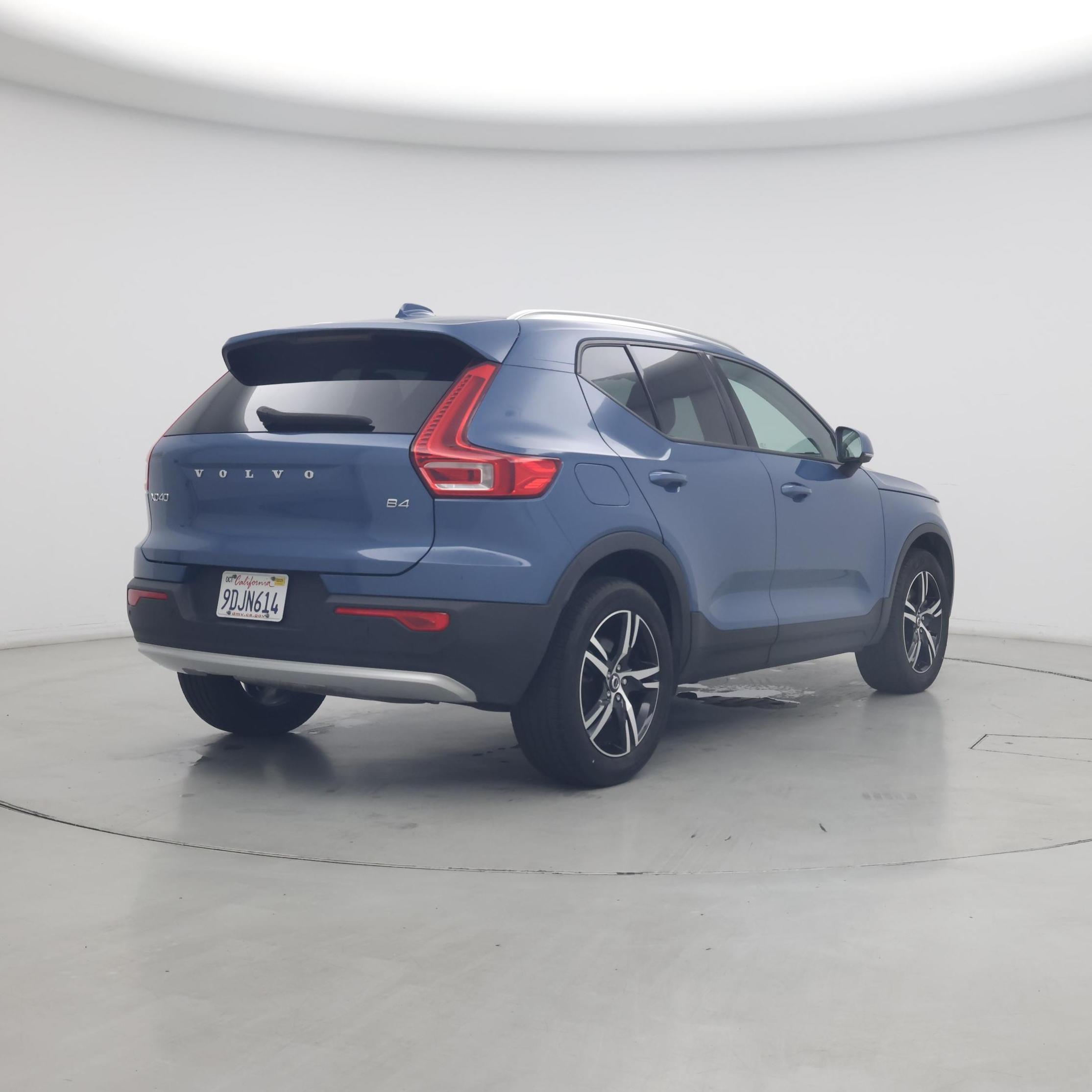 Thumbnail: 2023 Volvo XC40 - 8