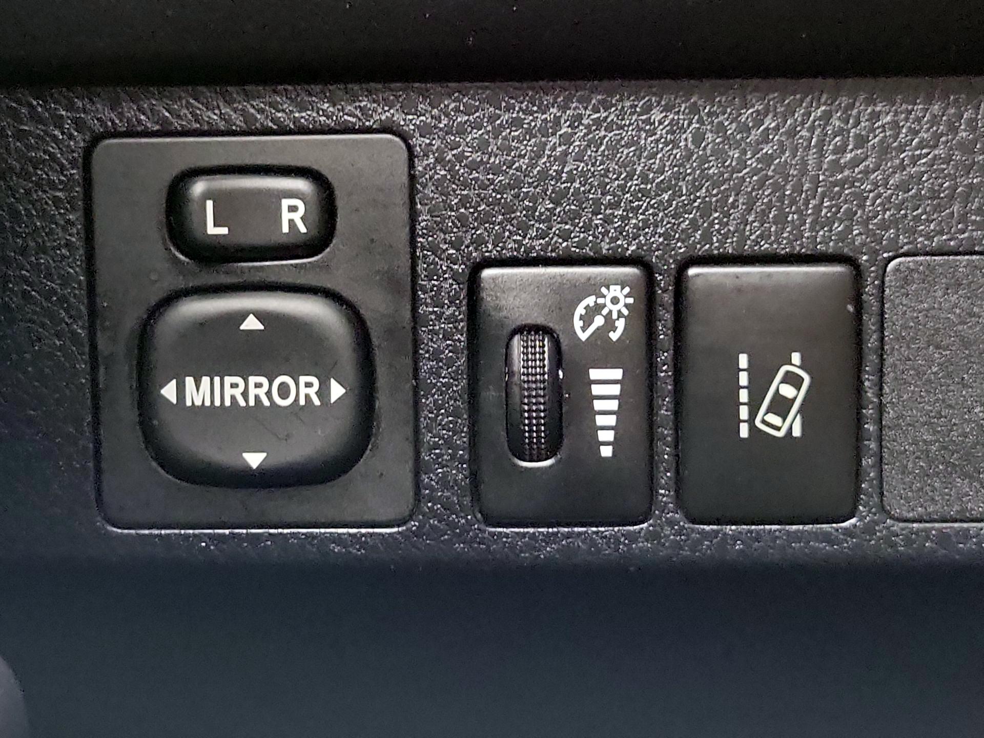 Thumbnail: 2018 Toyota RAV4 - 13