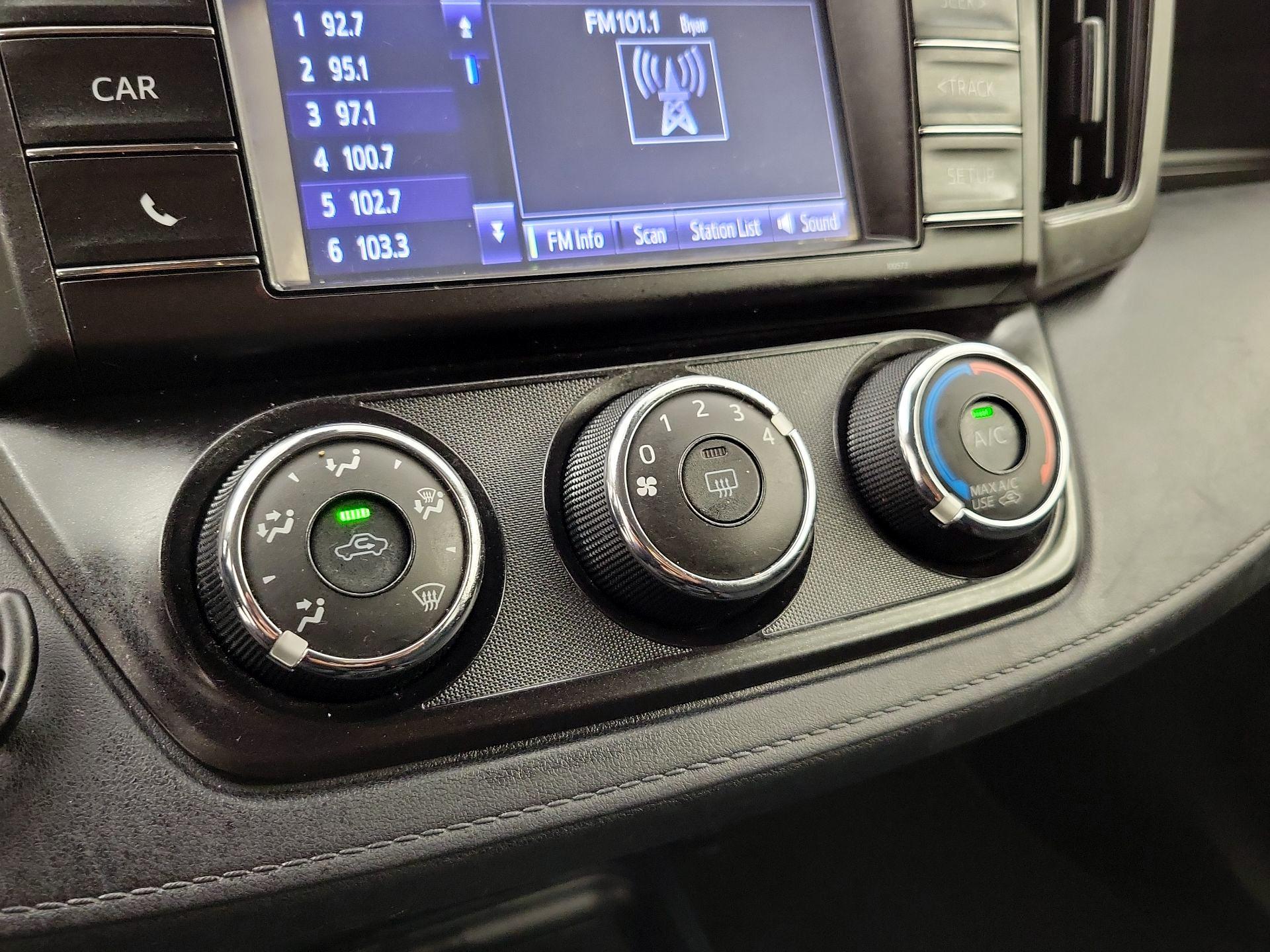 Thumbnail: 2018 Toyota RAV4 - 16