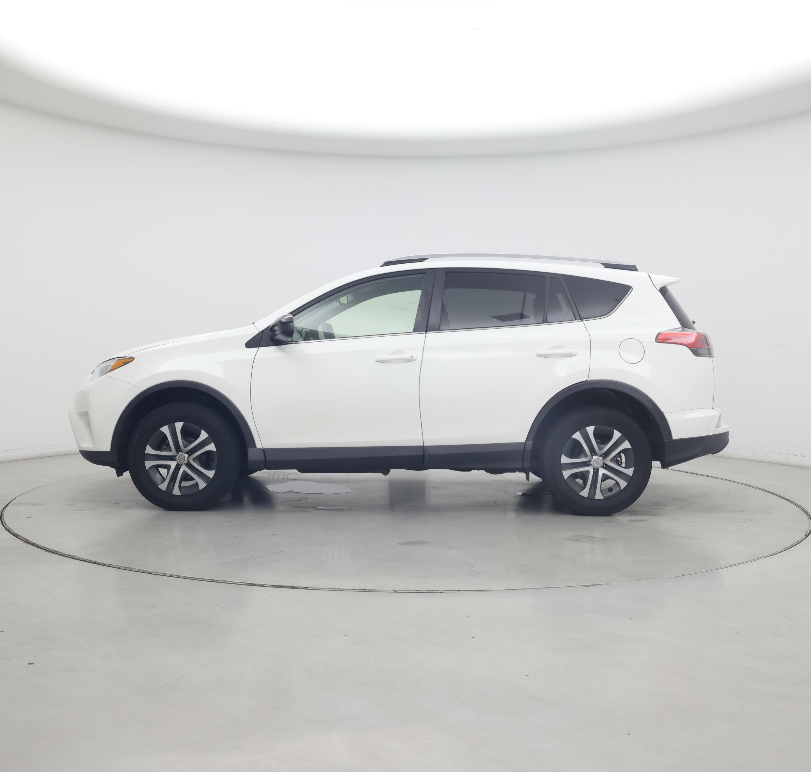 Thumbnail: 2018 Toyota RAV4 - 3