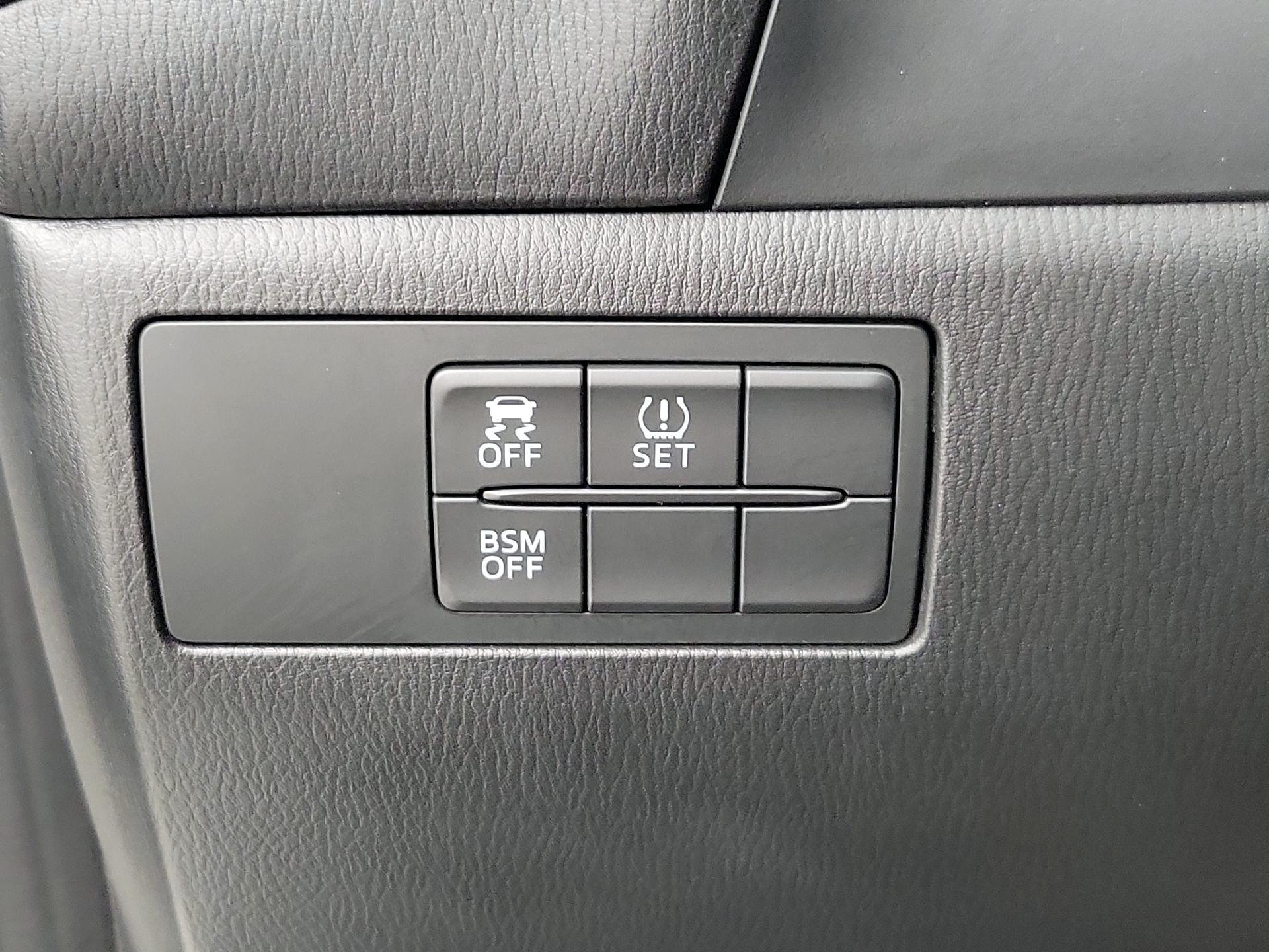 Thumbnail: 2015 Mazda Mazda3 - 13