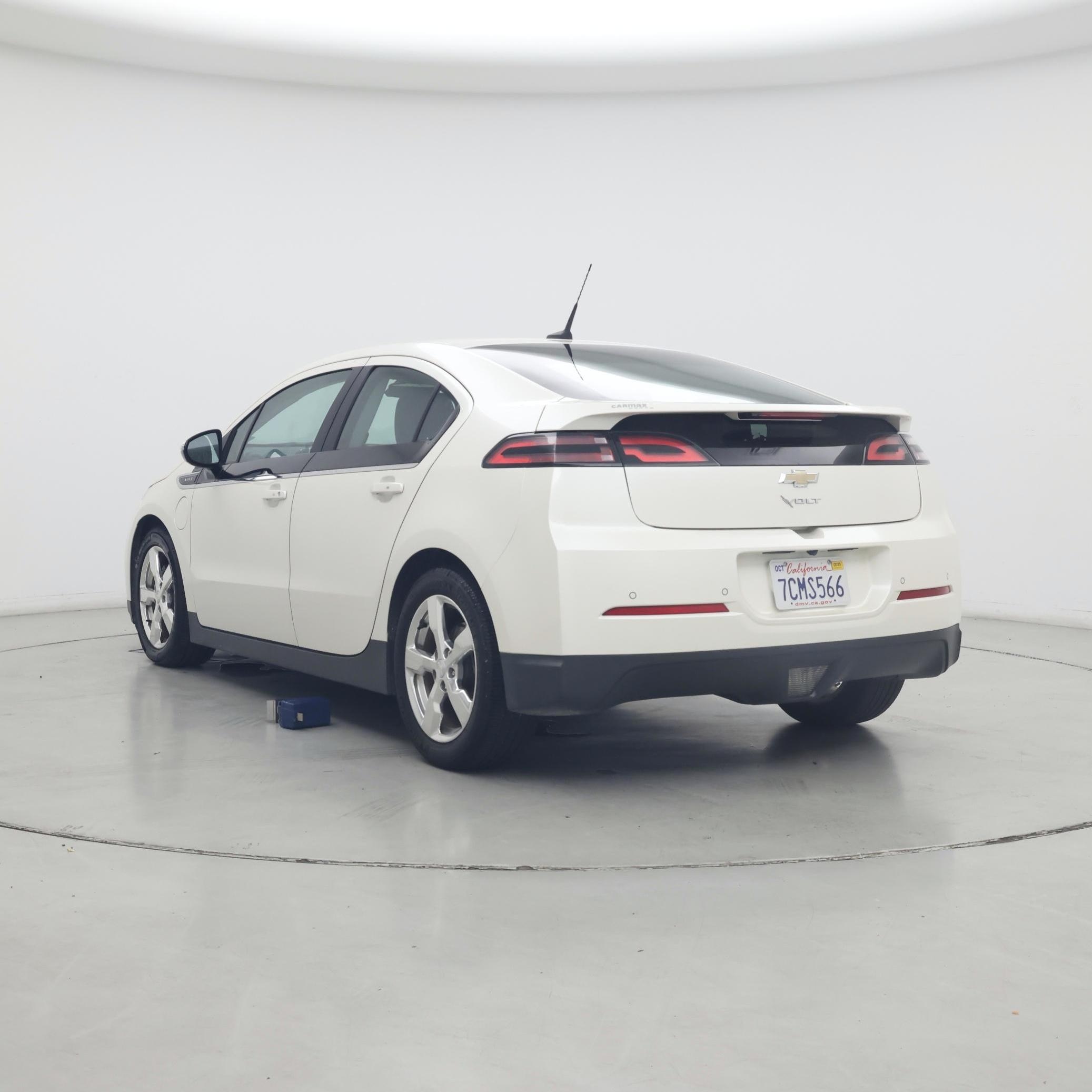 Thumbnail: 2014 Chevrolet Volt - 2