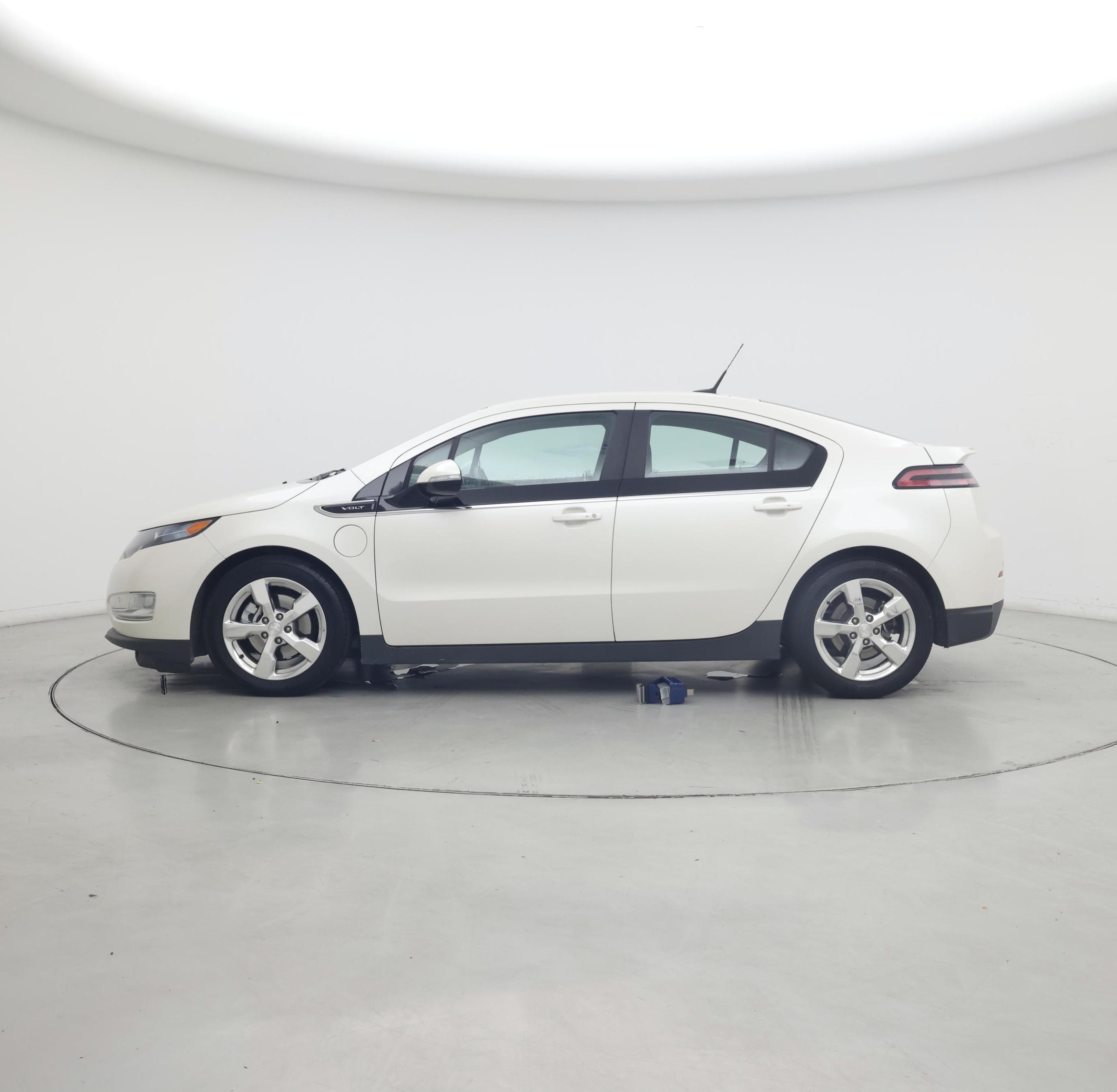 Thumbnail: 2014 Chevrolet Volt - 3
