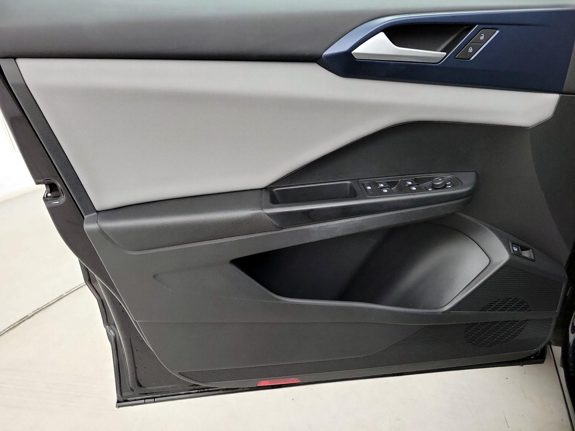 Thumbnail: 2022 Volkswagen Taos - 12