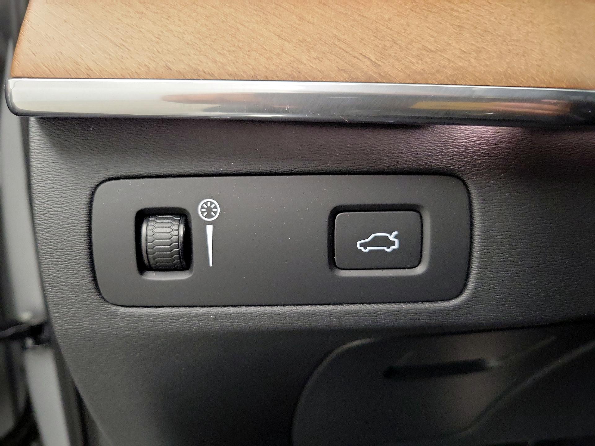 Thumbnail: 2019 Volvo XC90 - 13