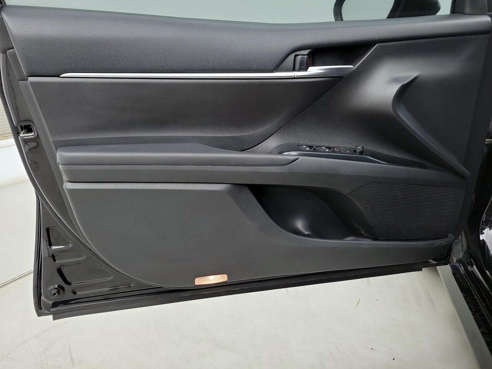 Thumbnail: 2019 Toyota Camry - 12