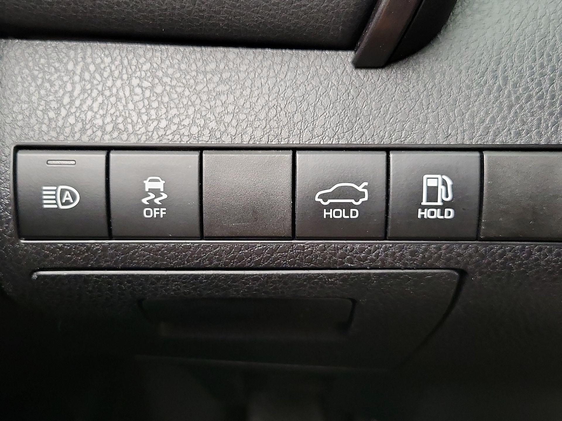 Thumbnail: 2019 Toyota Camry - 13