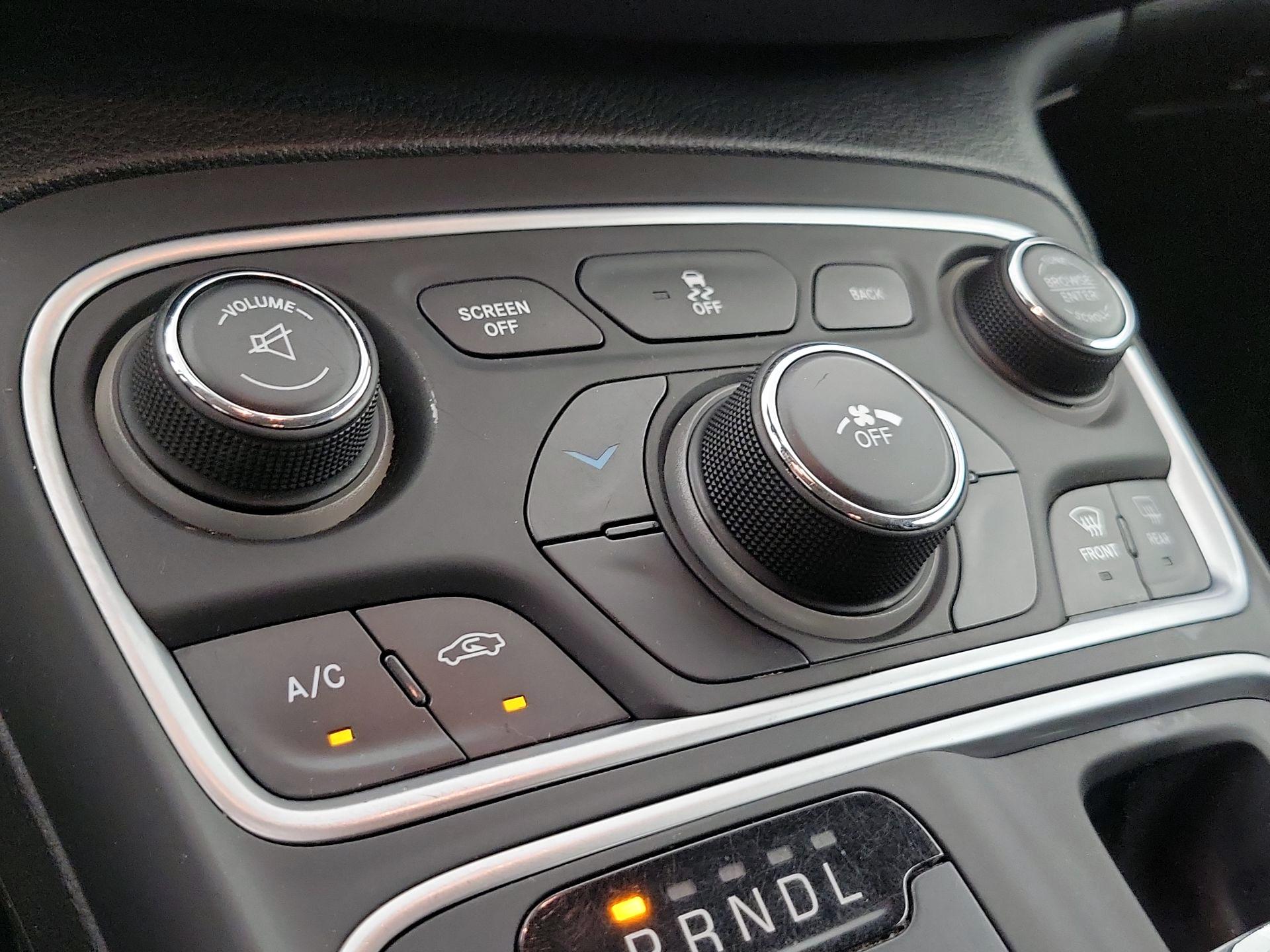 Thumbnail: 2015 Chrysler 200 - 16