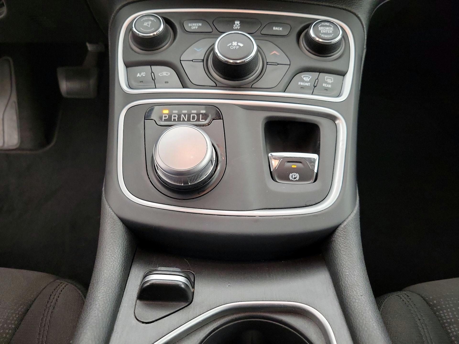 Thumbnail: 2015 Chrysler 200 - 17