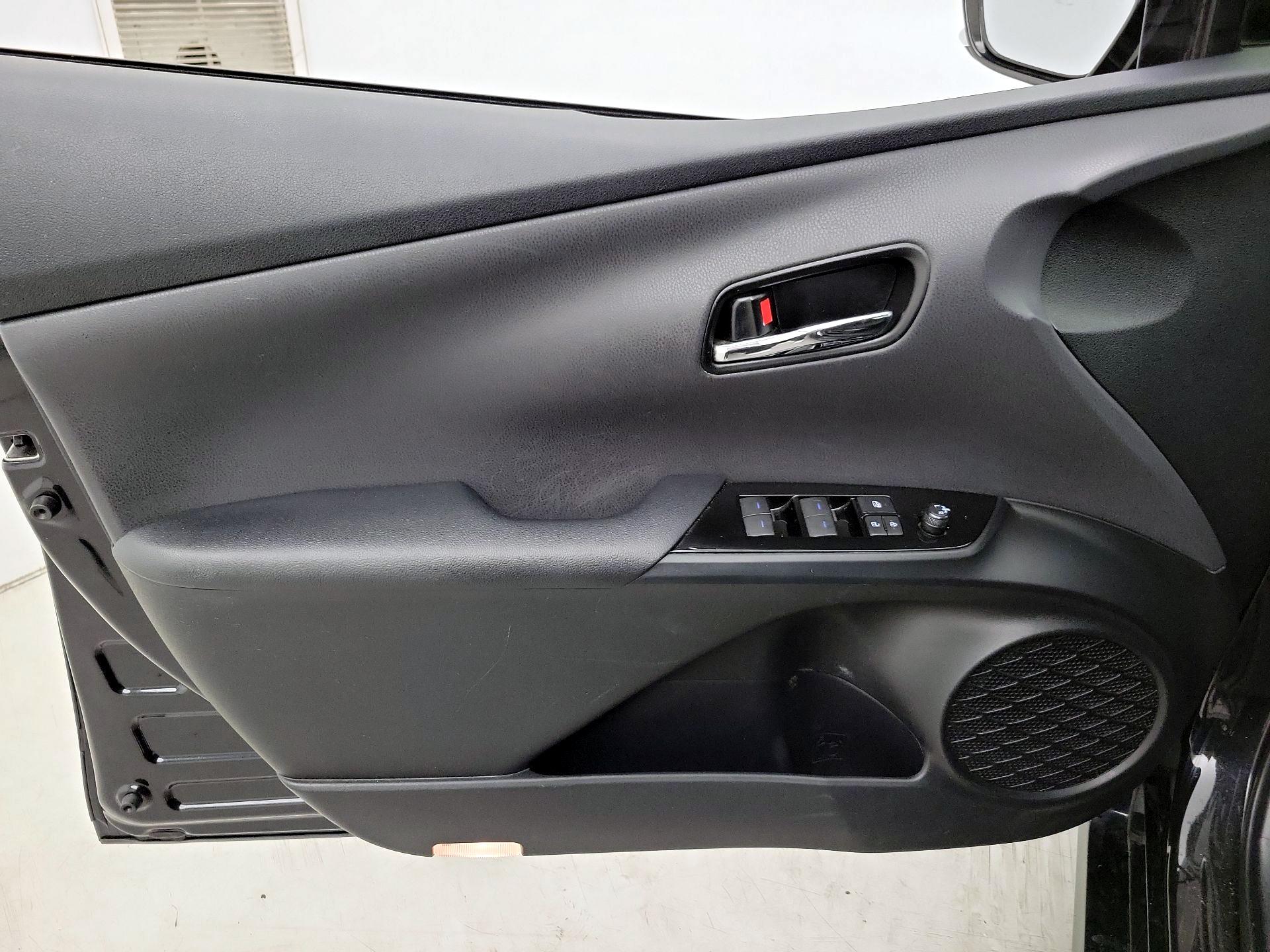 Thumbnail: 2019 Toyota Prius - 12