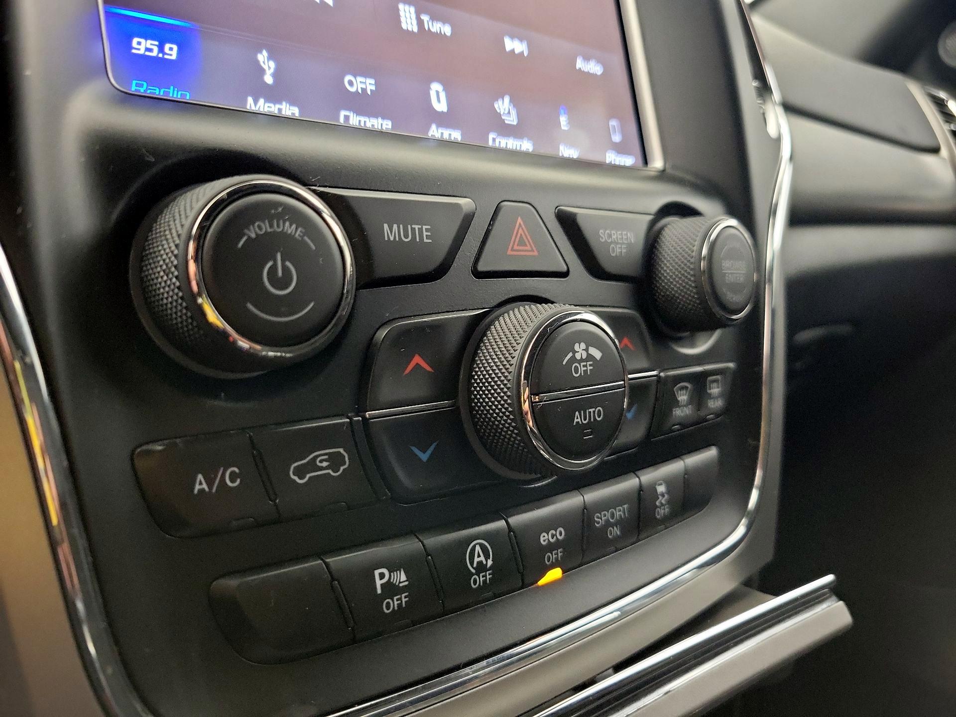 Thumbnail: 2018 Jeep Grand Cherokee - 17