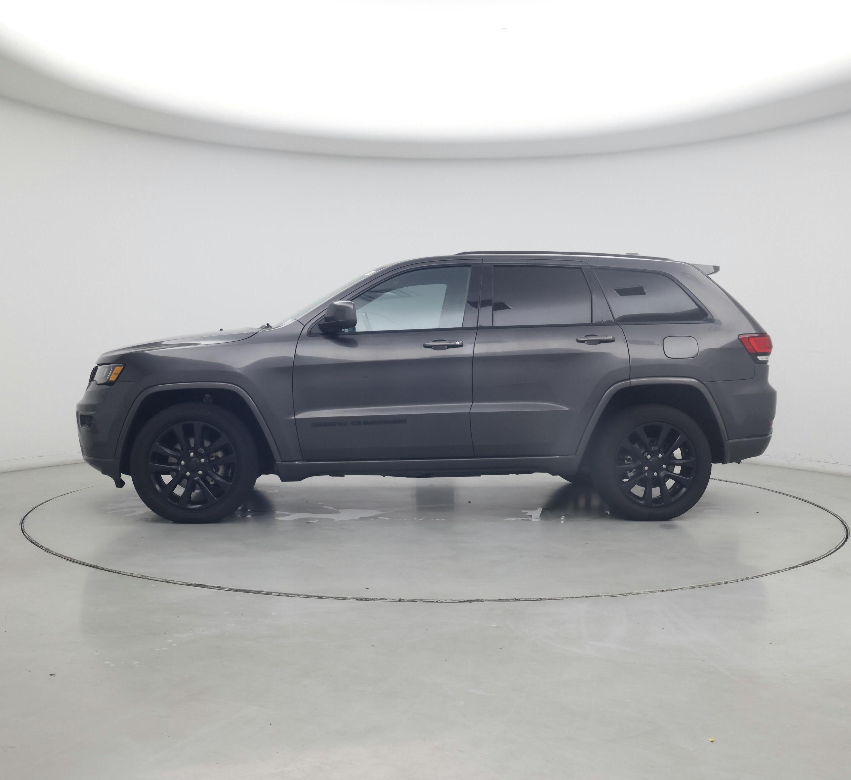 Thumbnail: 2018 Jeep Grand Cherokee - 3