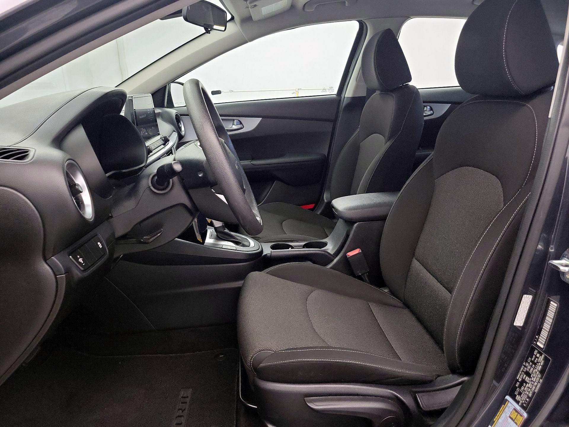 Thumbnail: 2022 Kia Forte - 11