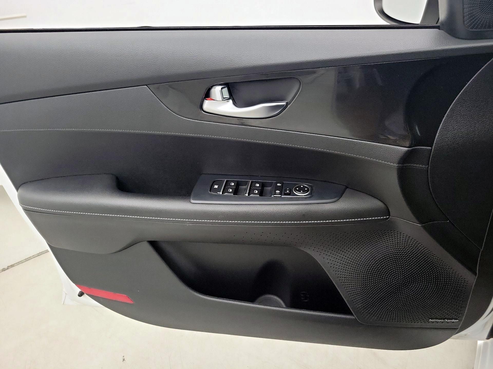 Thumbnail: 2020 Kia Forte - 12
