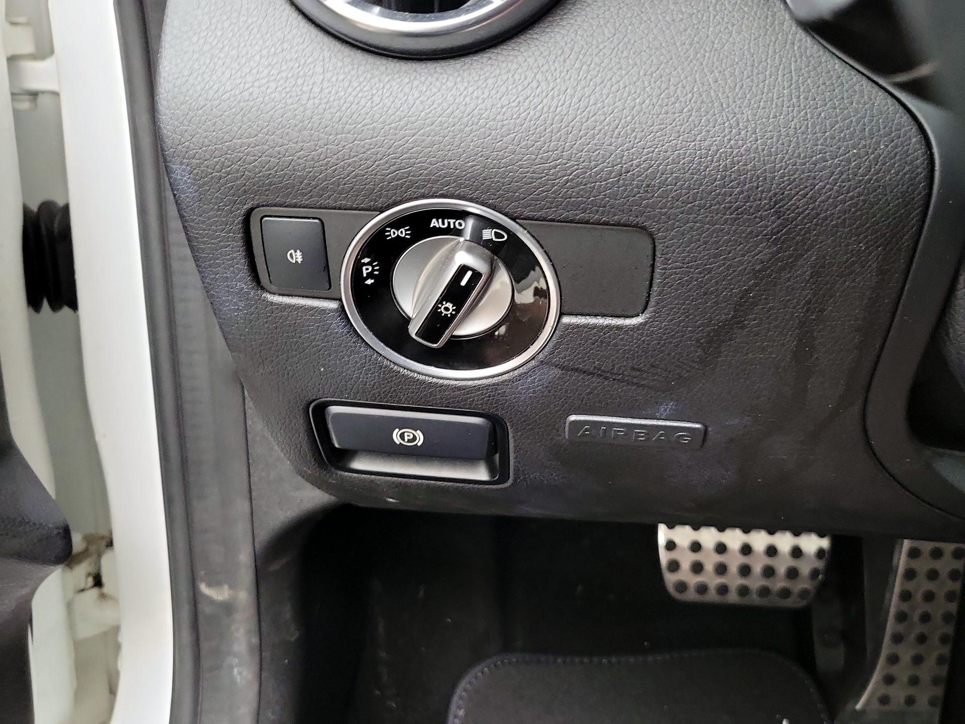 Thumbnail: 2016 Mercedes-Benz SLK - 13