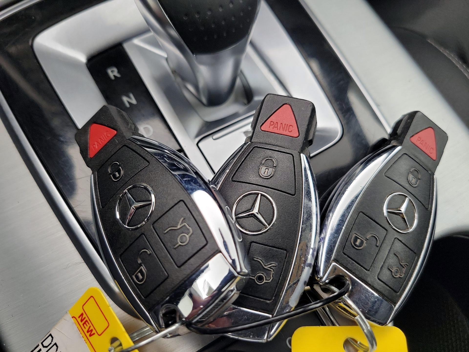 Thumbnail: 2016 Mercedes-Benz SLK - 20