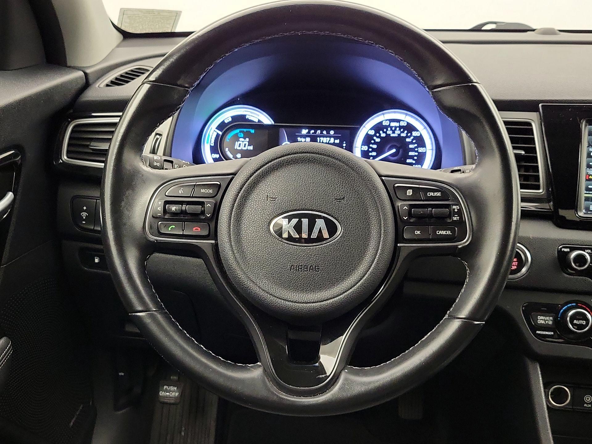 Thumbnail: 2017 Kia Niro - 10