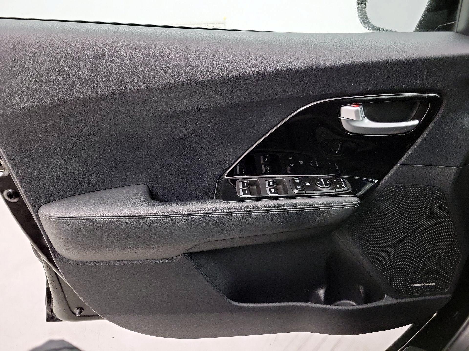 Thumbnail: 2017 Kia Niro - 12
