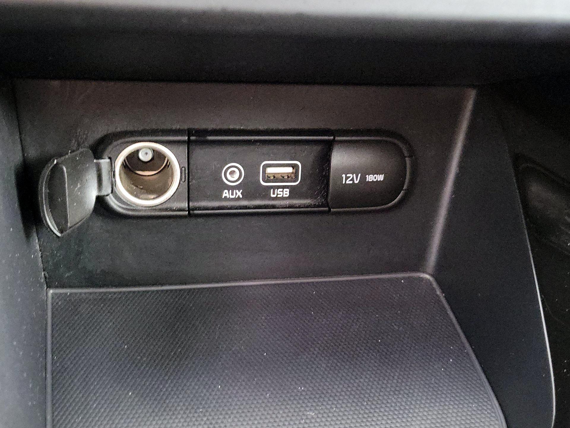 Thumbnail: 2017 Kia Niro - 19