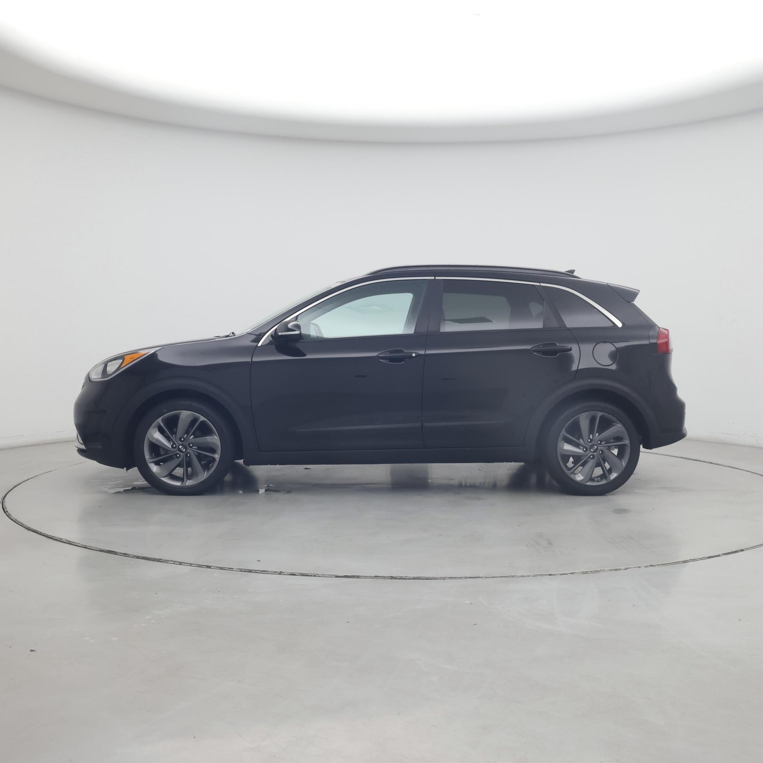 Thumbnail: 2017 Kia Niro - 3