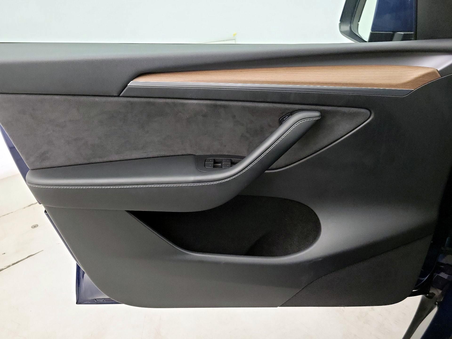 Thumbnail: 2022 Tesla Model Y - 12