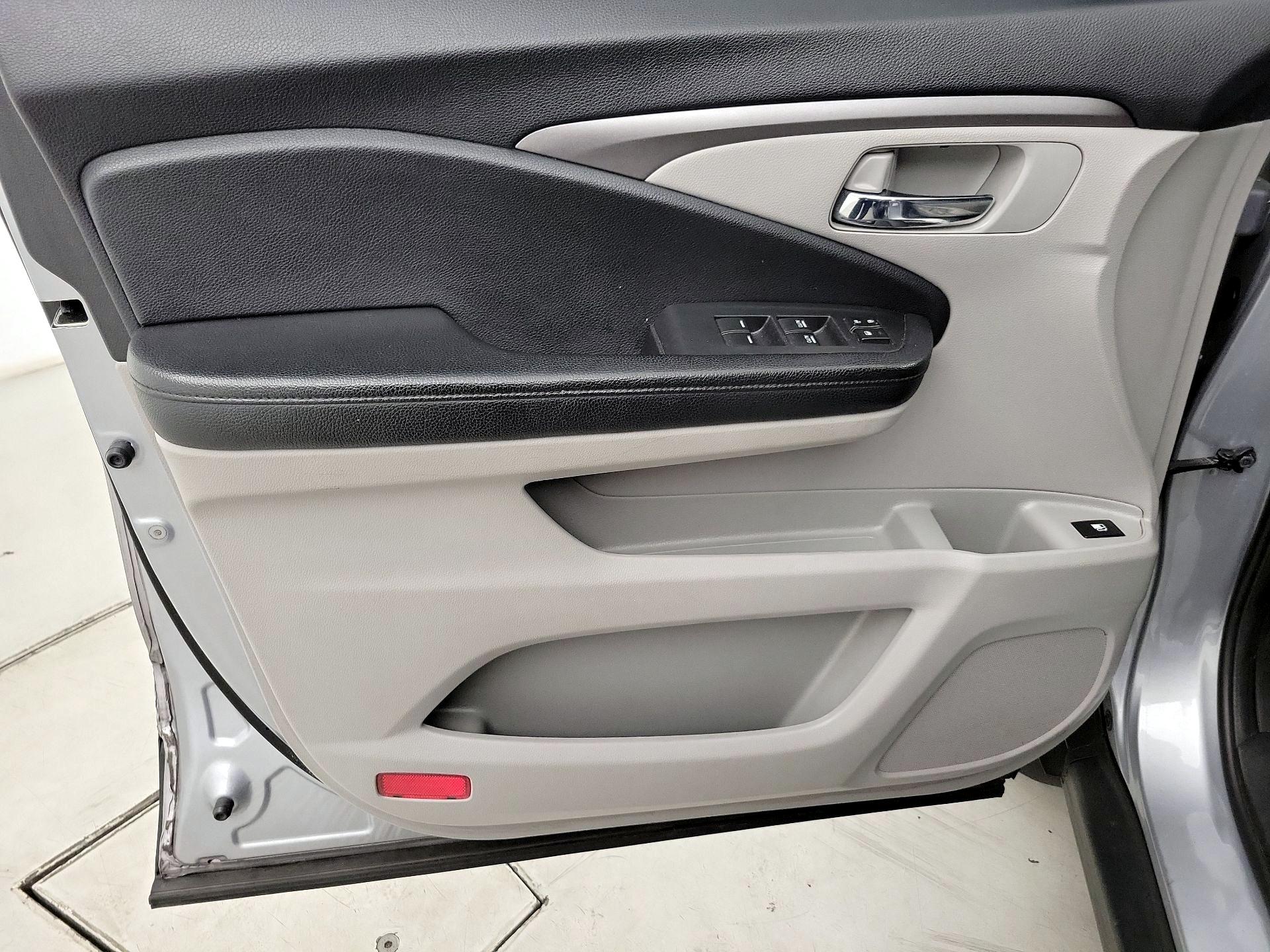 Thumbnail: 2019 Honda Pilot - 12