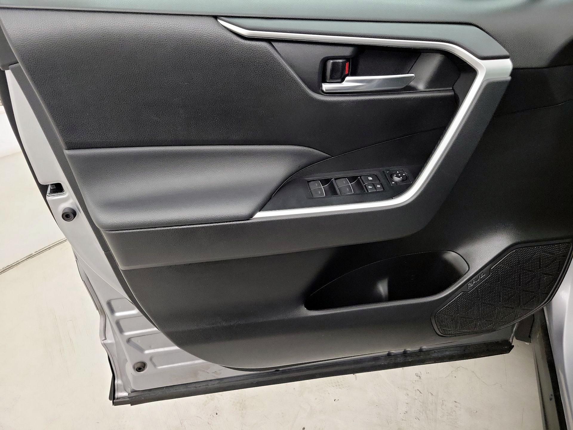 Thumbnail: 2022 Toyota RAV4 - 12