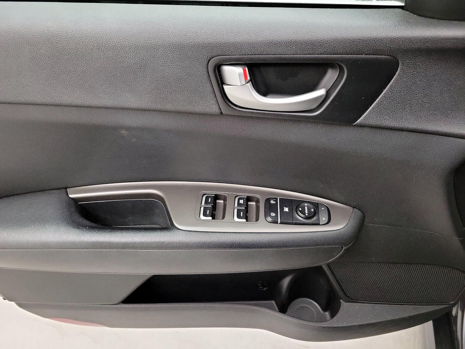 Thumbnail: 2019 Kia Optima - 12