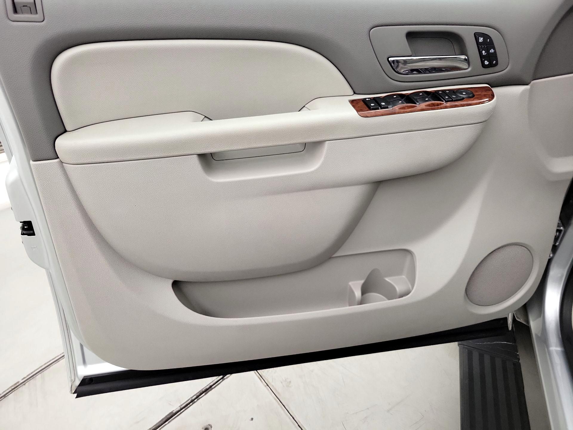 Thumbnail: 2013 Chevrolet Avalanche 1500 - 12