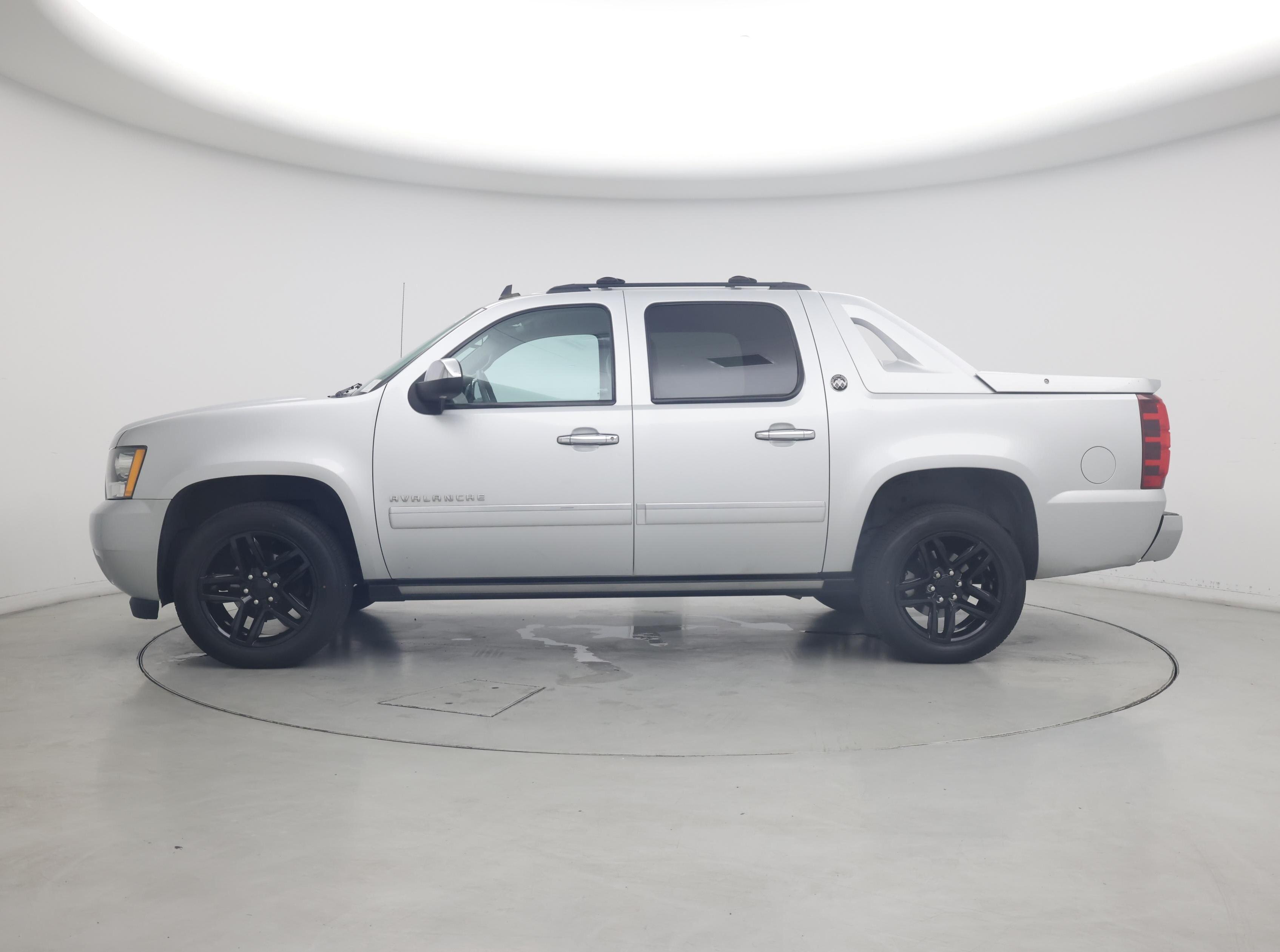 Thumbnail: 2013 Chevrolet Avalanche 1500 - 3
