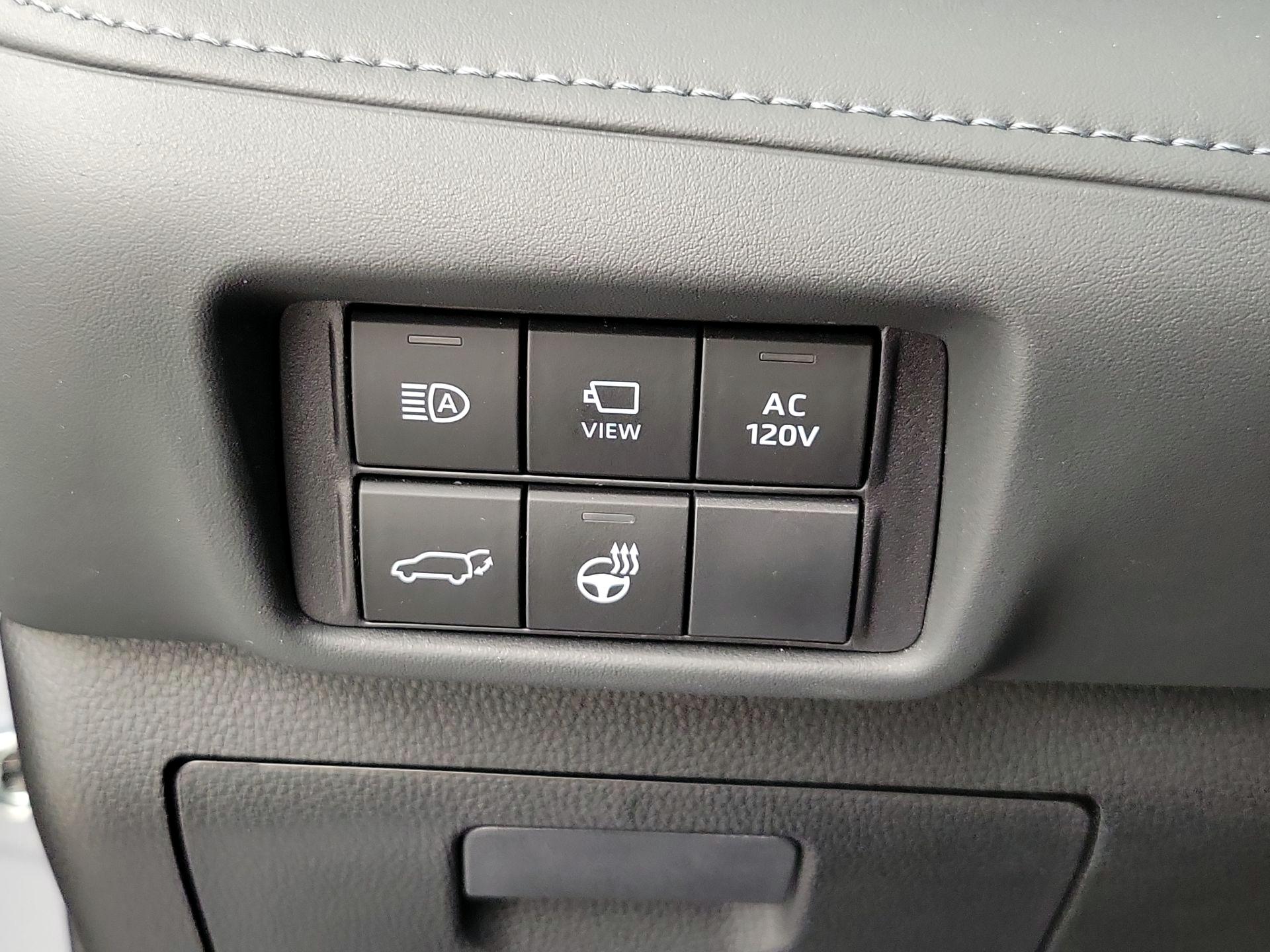 Thumbnail: 2023 Toyota Highlander - 13