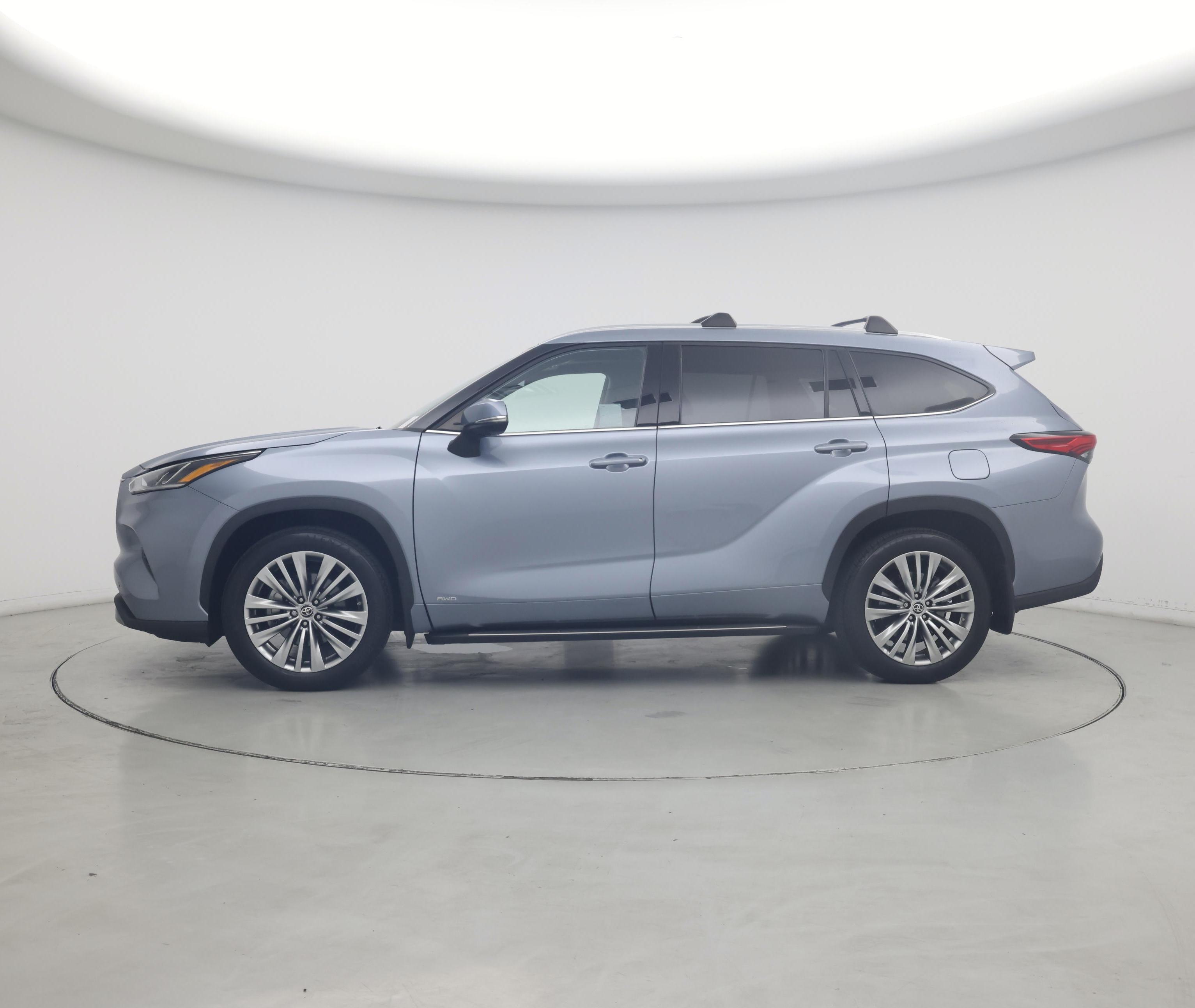 Thumbnail: 2023 Toyota Highlander - 3